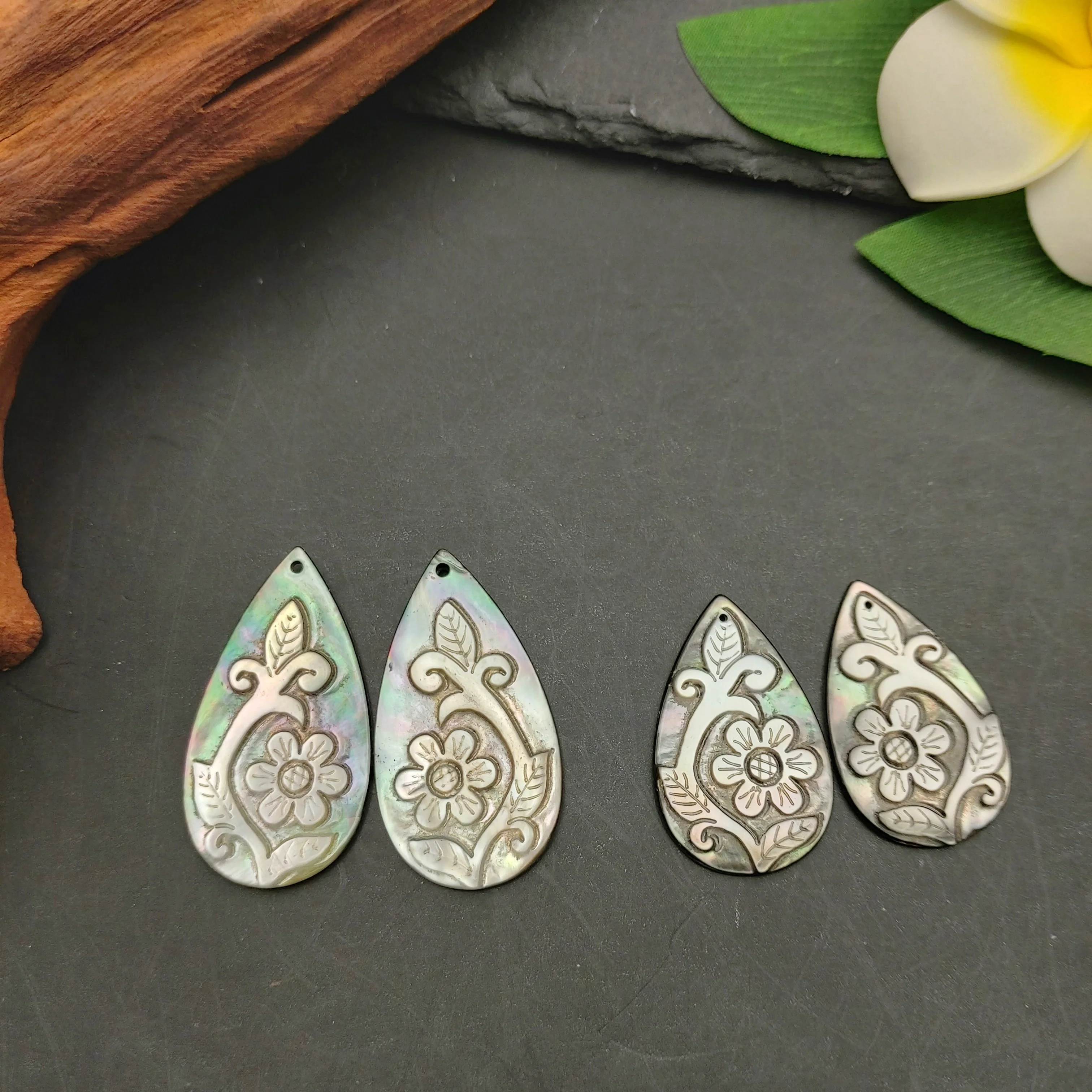 4pcs Two Different Size Symmetrical Relievo Mop Shell Charms Natural Mother Of Pearl Hand Made Carving Loose Gemstone