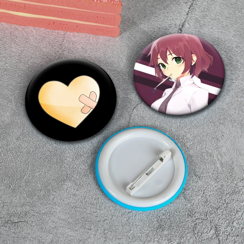 أنيمي كاتاوا شوجو شارة ايكيزاوا هاناكو الكرتون التلبيب دبابيس دبابيس مستديرة رائعة لحقيبة الظهر اكسسوارات مجوهرات هدايا