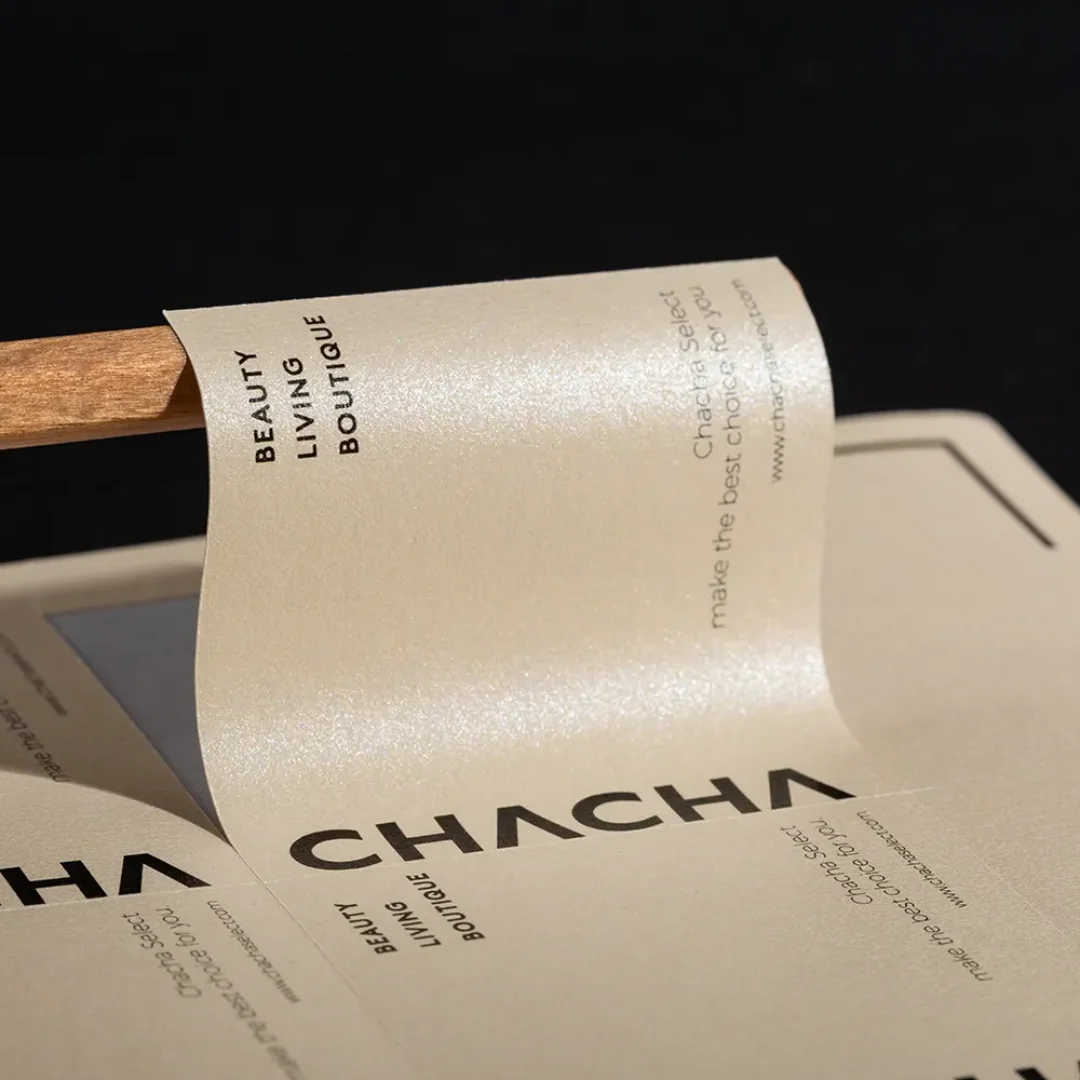 Customized eco-friendly pearl-material shiny self-adhesive labels, custom logo color-printed packaging stickers and labels.