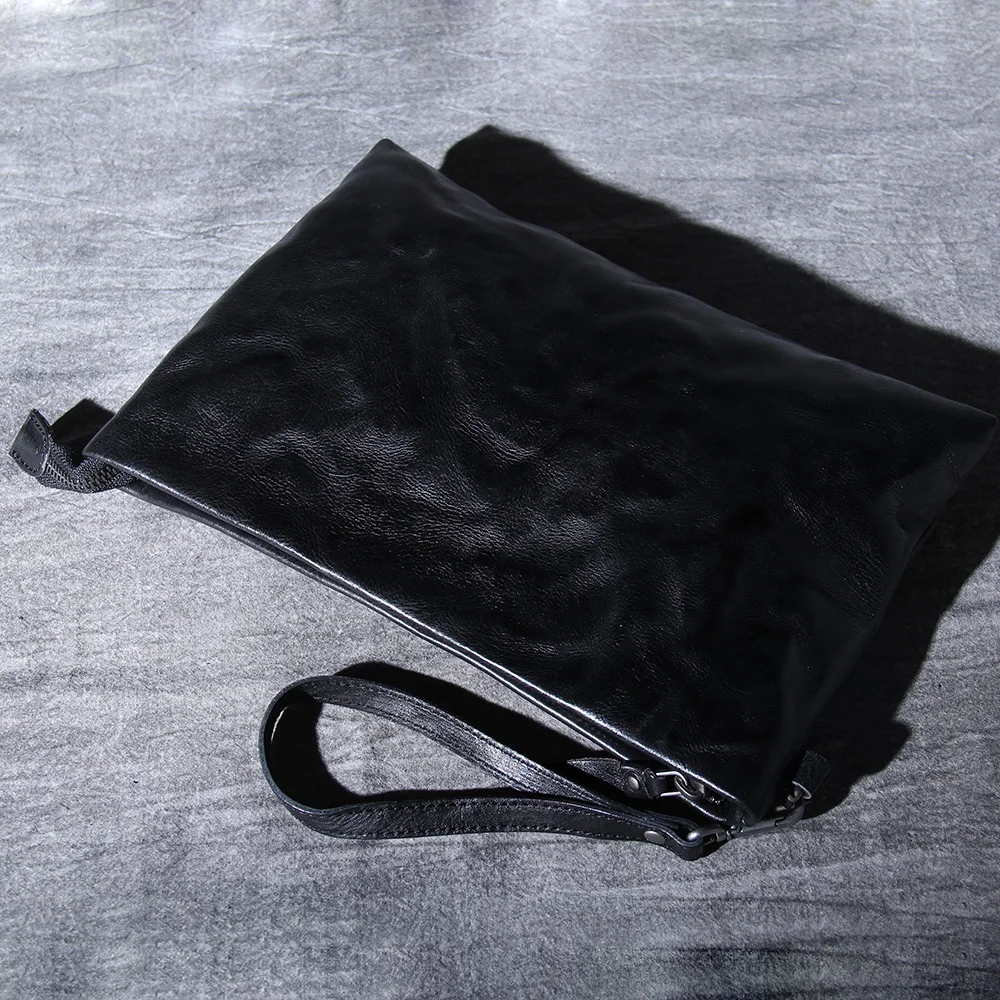 S.WORKER Retro-Clutch aus Vollnarbenleder für Herren | Handtasche aus Used-Leder mit Handgelenkschlaufe – Detail 12