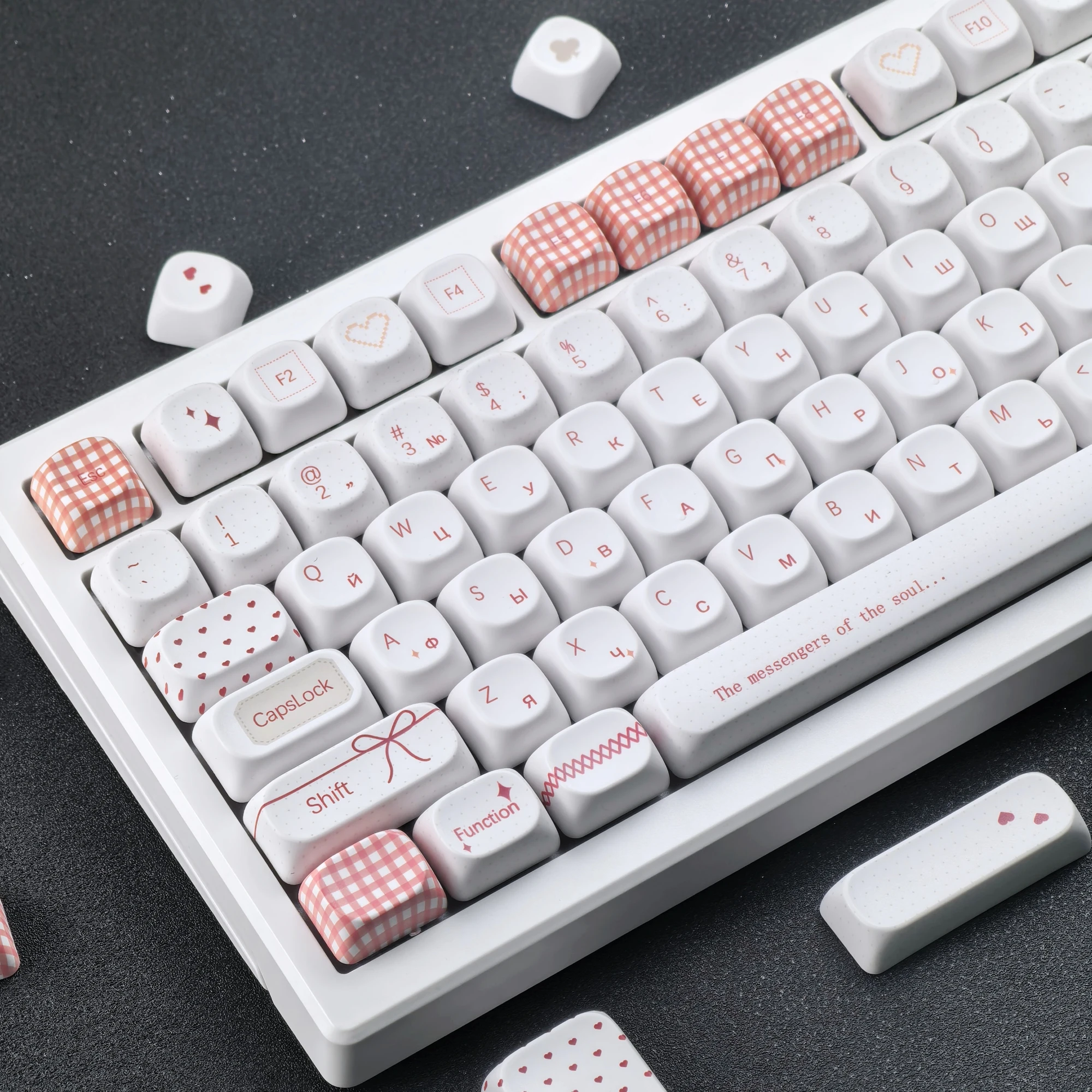 MAIMOOO Russian Keycaps Sweet Simple Red White Checkered MOA PBT Custom Heart Bow Cute Korean Keycap for Mechanical Keyboard