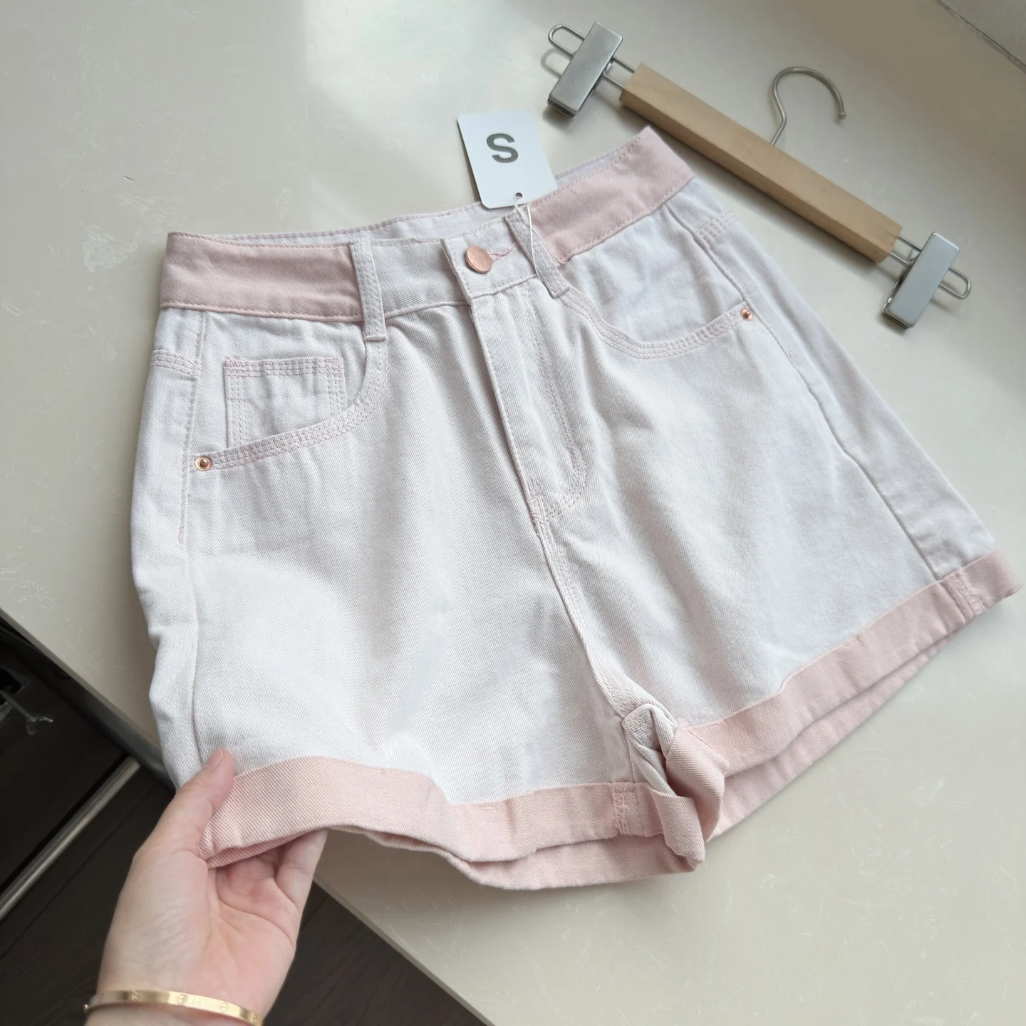 패션 핑크 데님 반바지 여성 여름 얇은 스타일 2025 신상 하이웨이스트 루즈핏 와이드 레그 A라인 컬드 엣지 진 팬츠