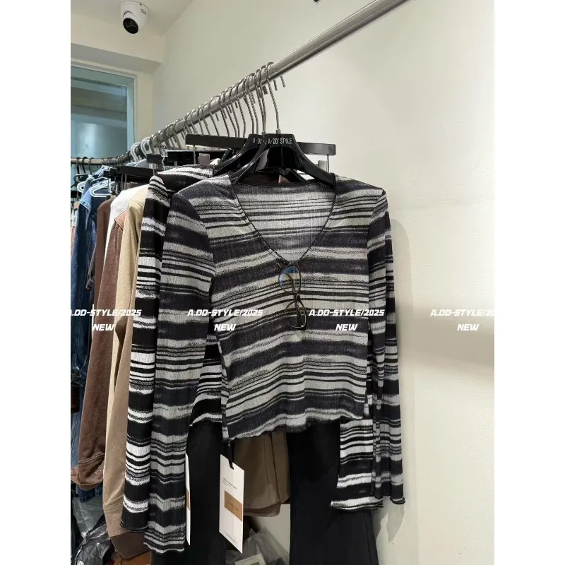 

Топы, осенняя новая универсальная утягивающая футболка в контрастную полоску с v-образным вырезом и длинными рукавами, нижняя рубашка