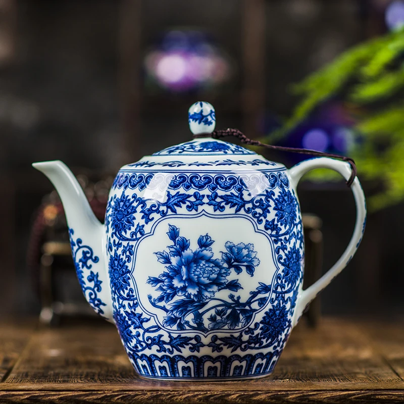 Large Capacity Ceramic Blue and White Teapot with Stainless Steel Filter Screen, 600 ml-800ml