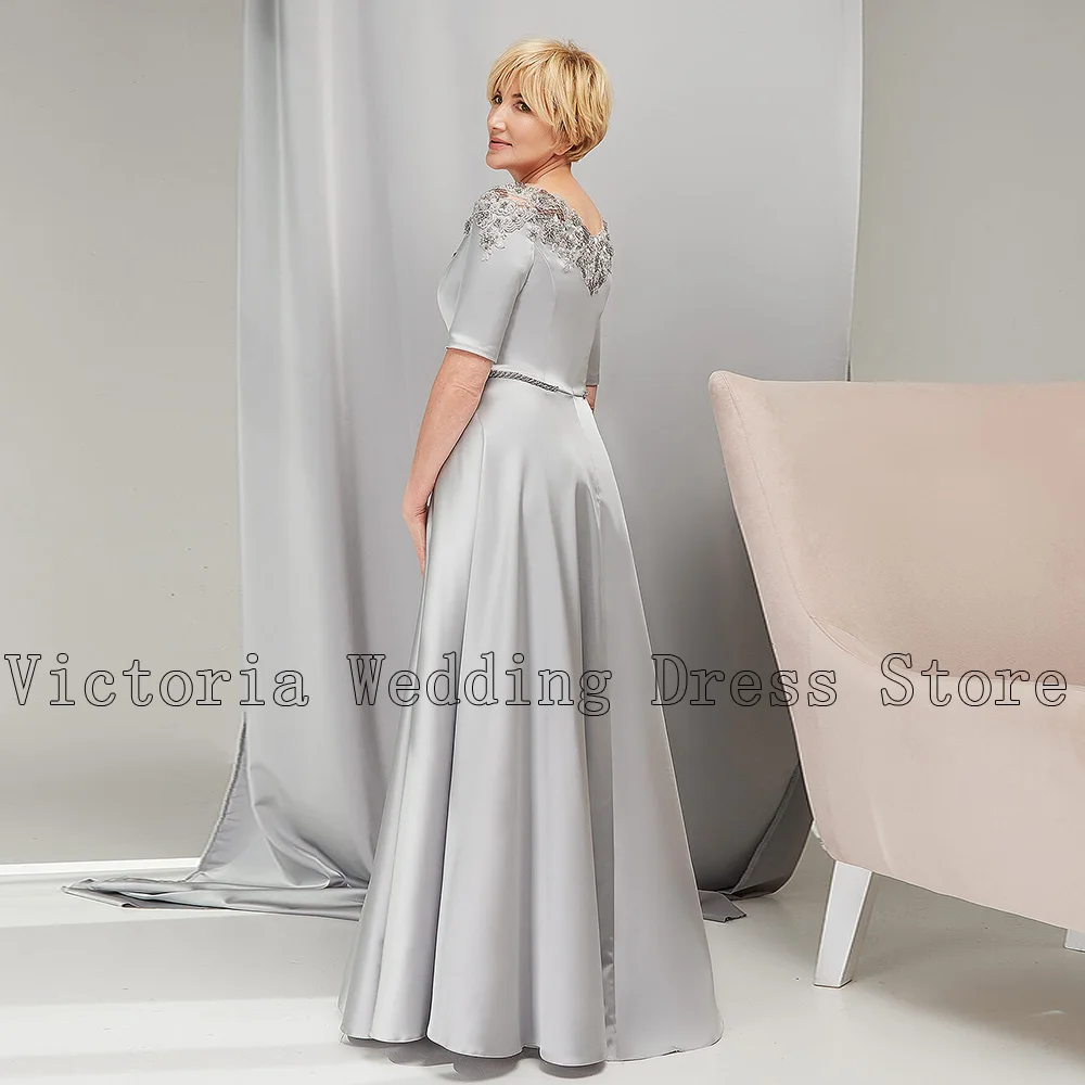 Elegant Silver Mother of the Bride Dresses O Neck with Appliques Beaded Half Sleeves A-Line Floor Length Wedding Party Gowns