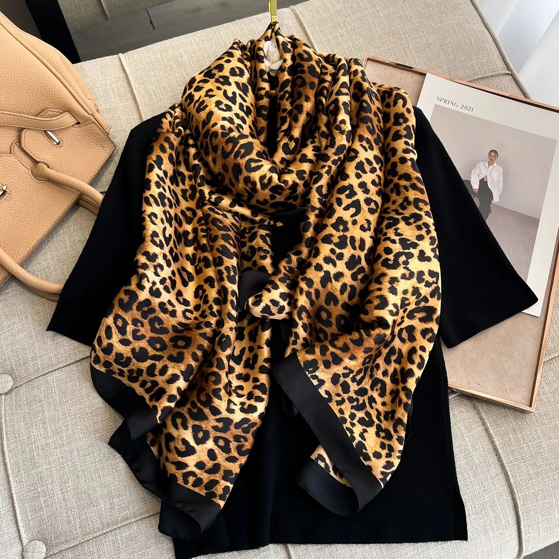 Luxury Brand vintage Leopard Printed Women Large Shawls Hijab Foulard Design Print Lady Fashion Designer Scarfs Luxury Silk