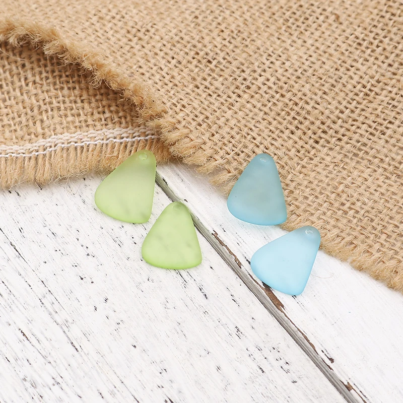 8Seasons Resin Sea Glass Charms Pendants Triangle Lake Blue Green Transparent Clear Frosted Pendants DIY Jewelry 20mmx 15mm,5pcs