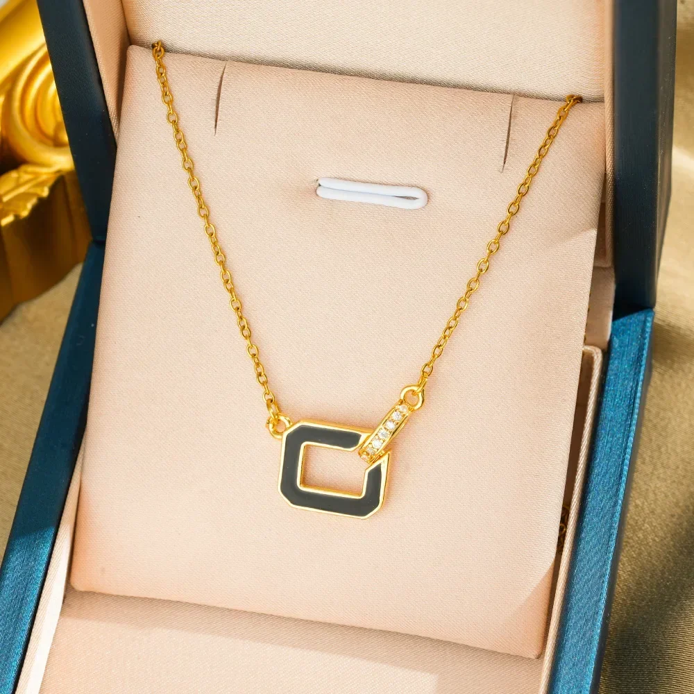 

2025new This 18k rose gold four-leaf clover shell pendant for women is a trendy and popular item on Instagram