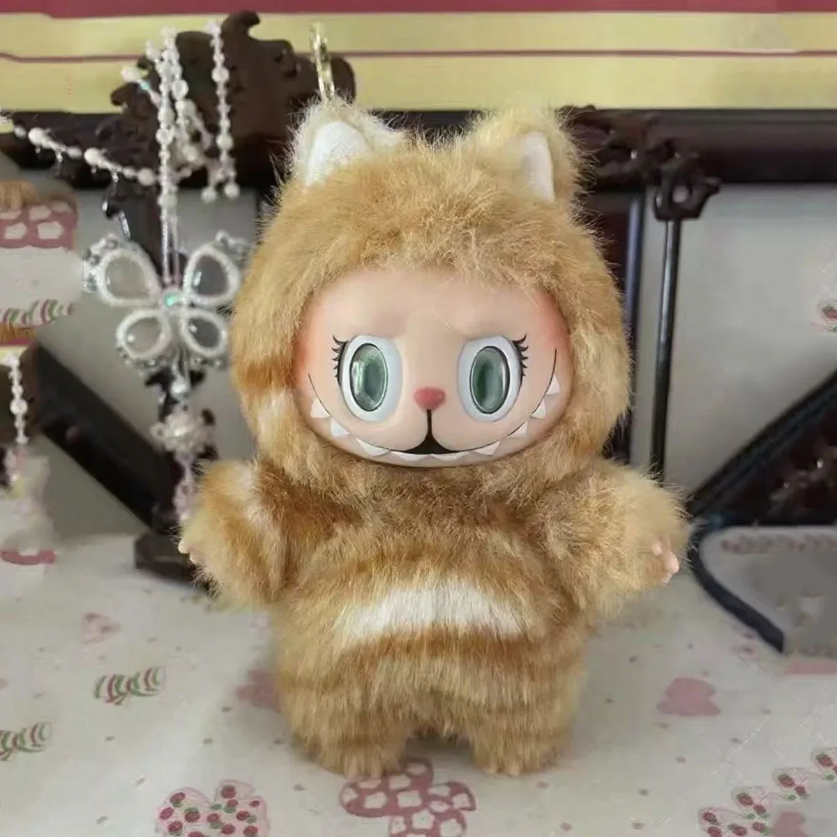 roupas-para-17cm-labubu-bonito-gato-boneca-estatueta-em-pe-postura-pingente-de-alta-qualidade-presente-dos-desenhos-animados-acessorio-de-primeira-geracao
