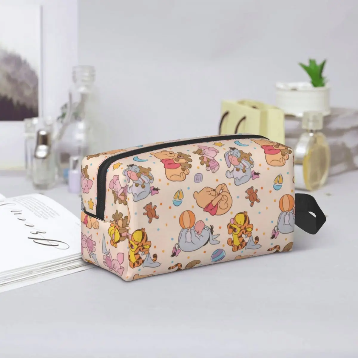 Bolsa de aseo personalizada Winnie Pooh Teddy Bear para mujer, organizador de maquillaje cosmético, caja de Kit de almacenamiento de belleza para