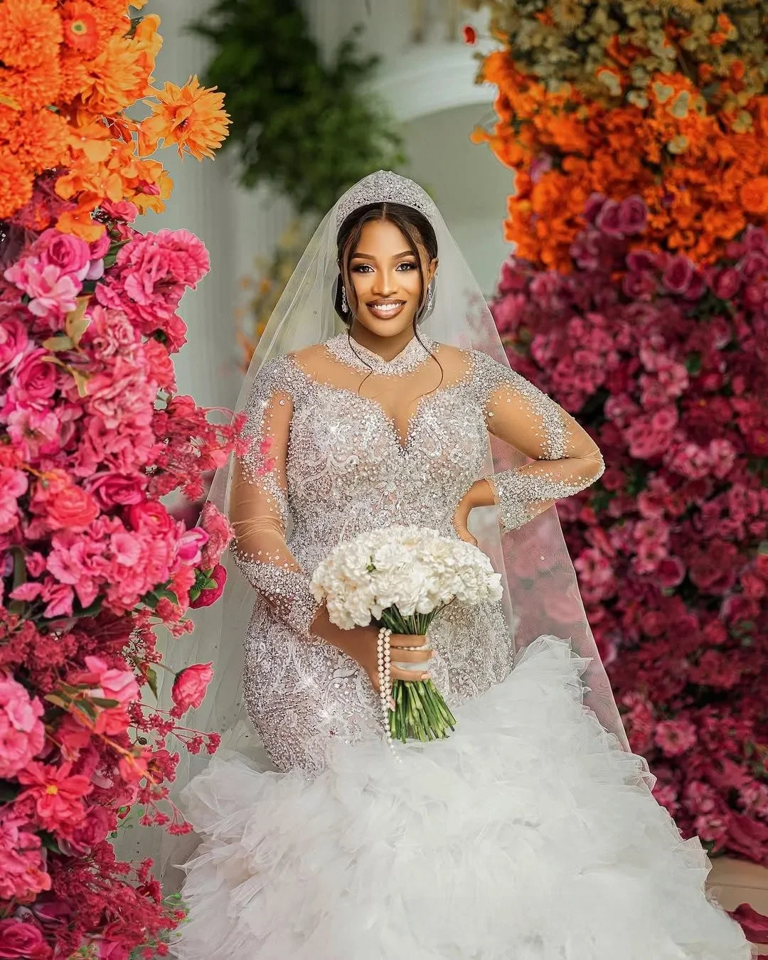 Abito da sposa a sirena taglie forti personalizzato Abiti da sposa per la sposa Sheer Illusion maniche lunghe con applicazioni di perline e pizzo