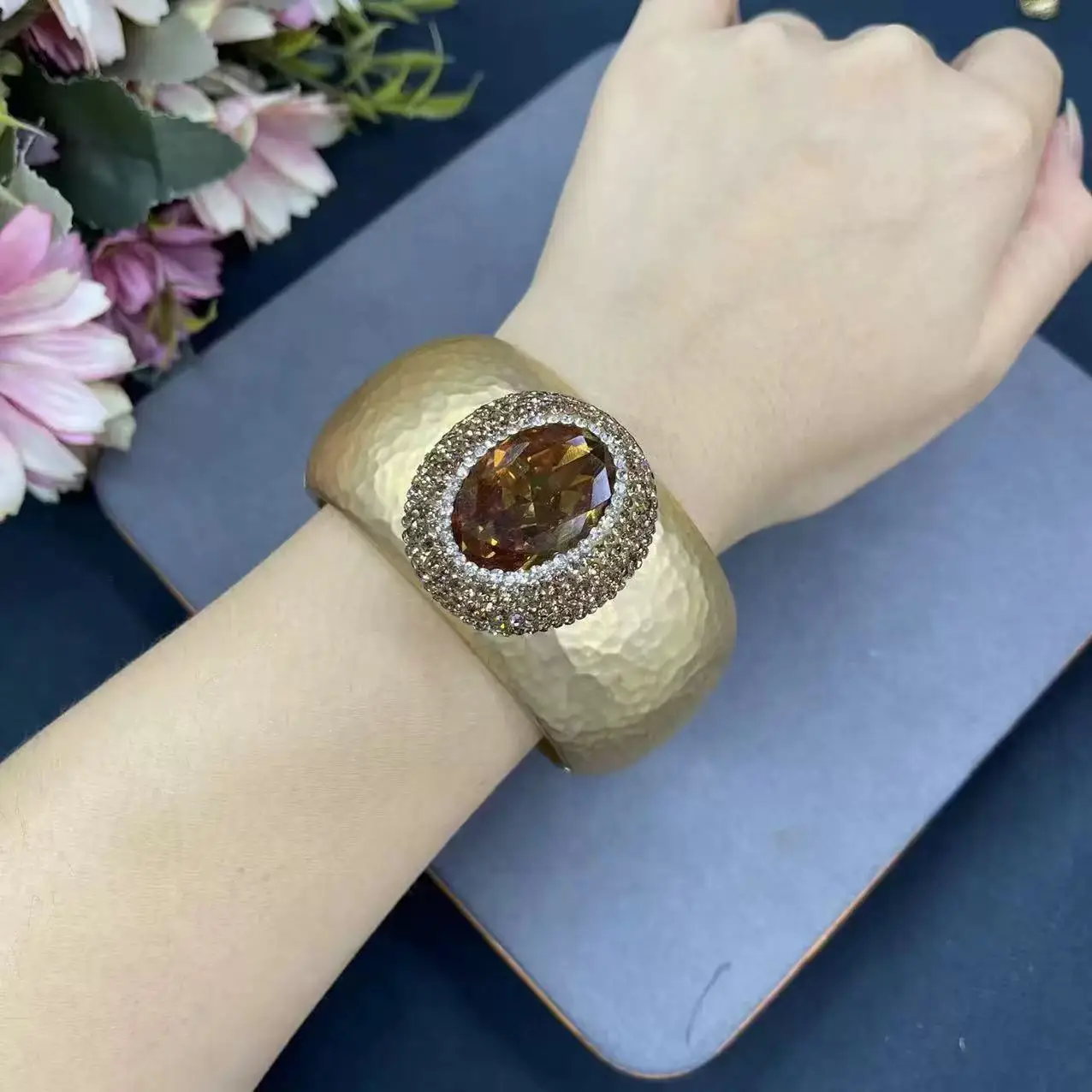 

Golden Aura Cuff – Luxury Jewelry for Timeless Style