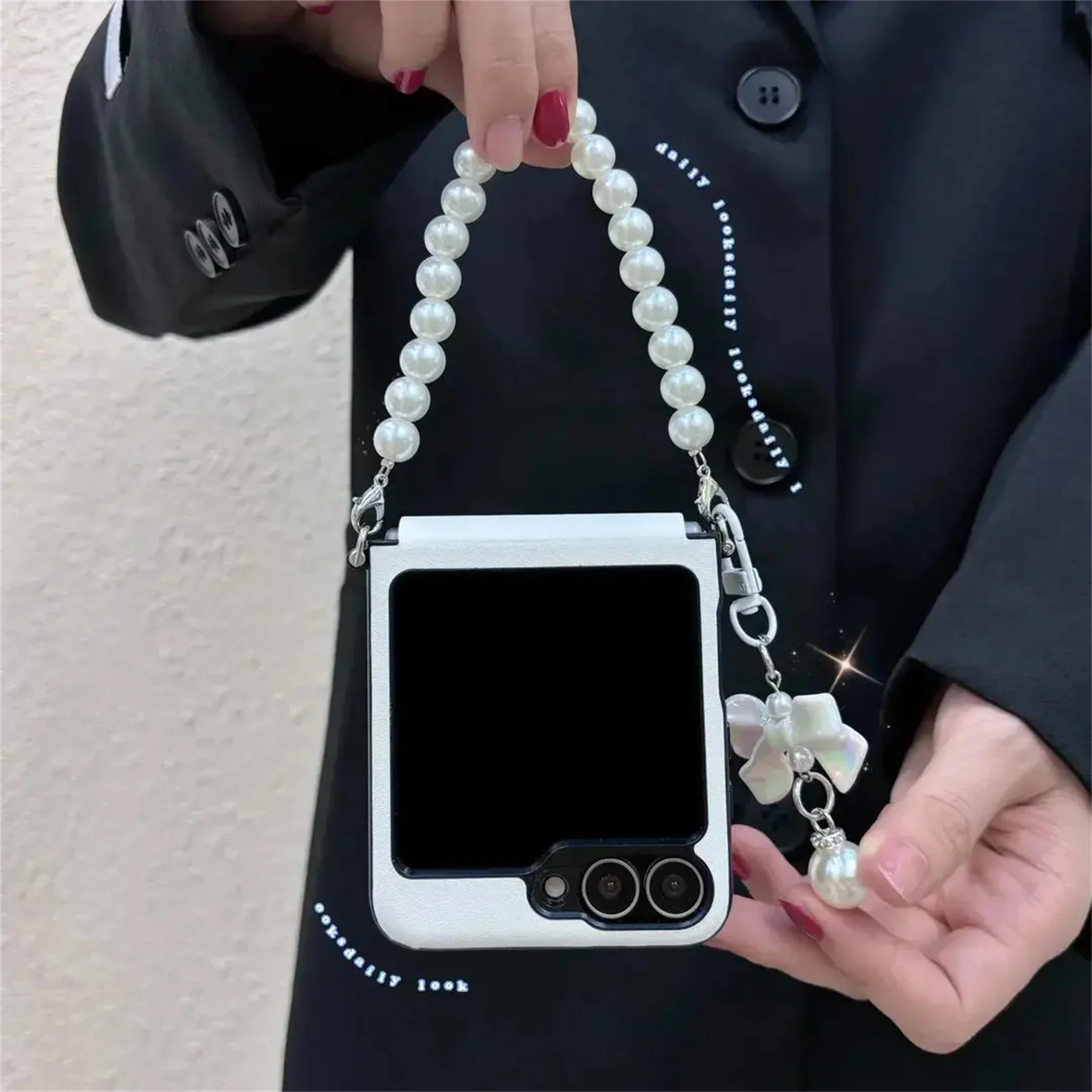 

Корейский новый модный браслет с подвеской в виде банта и жемчуга, ручная цепочка, петля, белый кожаный чехол для Samsung Galaxy Z Flip 6 5 4 3 5G