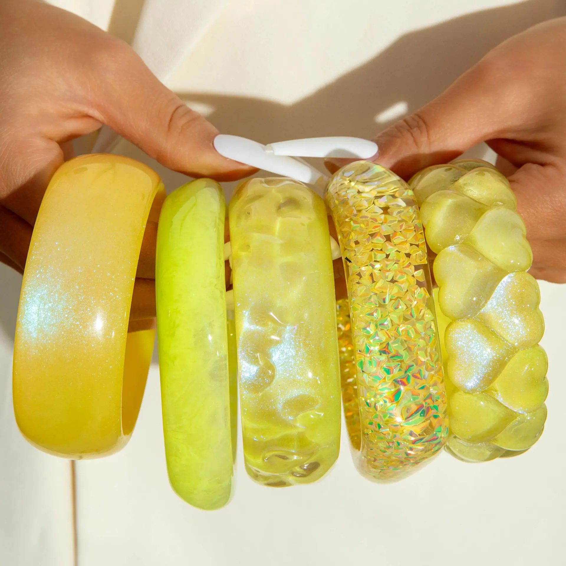 KMVEXO, 5 estilos, brazaletes acrílicos de resina amarilla bohemia para mujer, nueva tendencia, pulseras irregulares geométricas, joyería para fiesta de verano