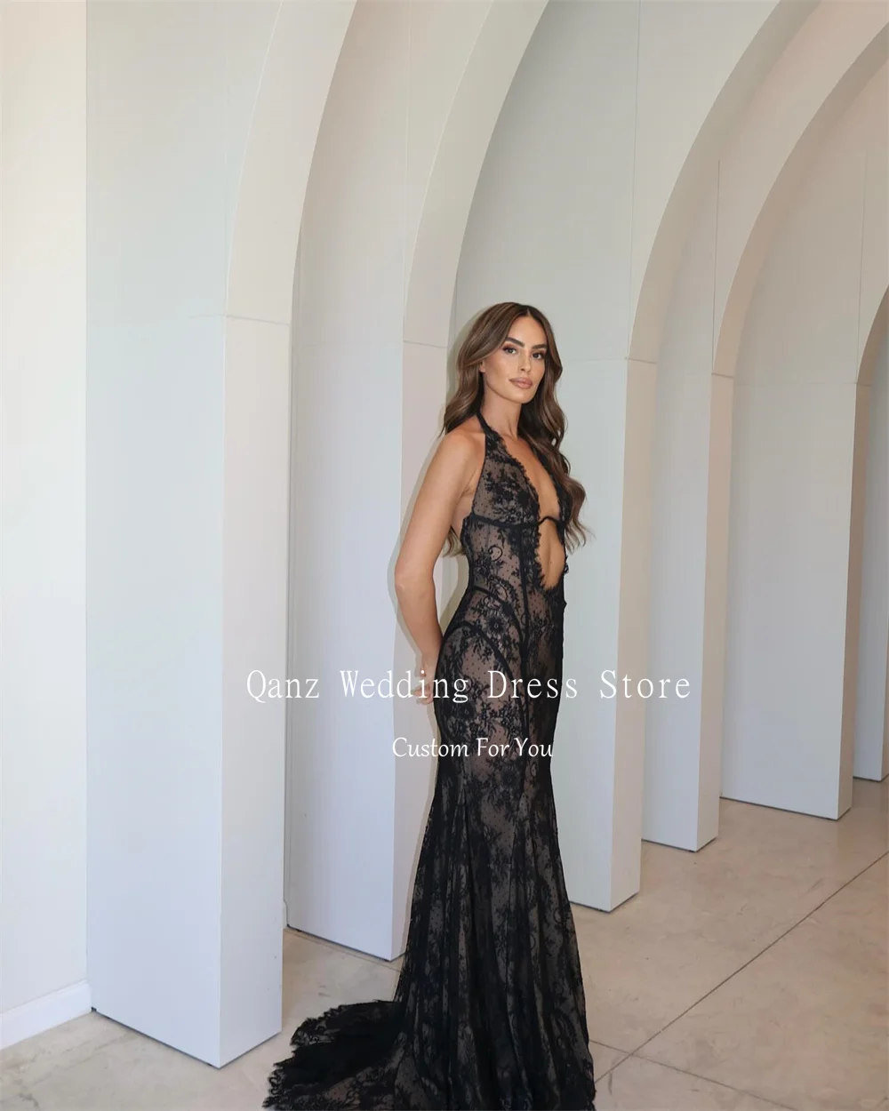 Qanz فستان حورية البحر المتواضع للحفلات الراقصة، رقبة رسن، أسود رقيق، مزين بالدانتيل، فساتين سهرة عميقة على شكل حرف V، فستان حفلات مخصص