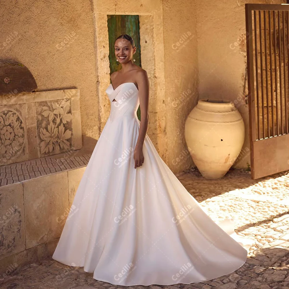 Abiti da sposa semplici Una linea Abiti da sposa in raso Abiti senza spalline senza schienale per la festa formale Abiti da sposa personalizzati 2025