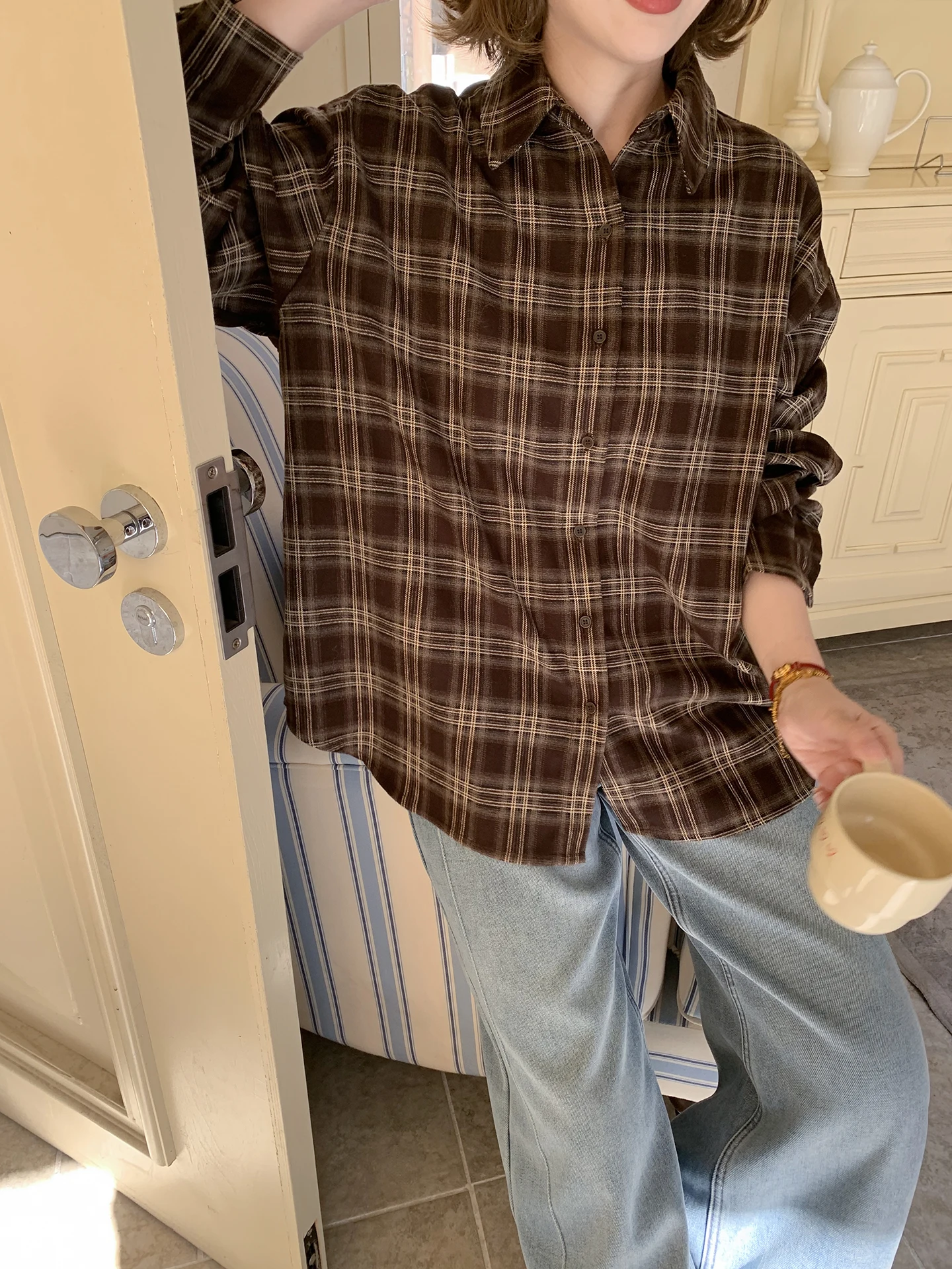 

Винтажная клетчатая свободная женская рубашка с длинными рукавами, утягивающая фигуру, в художественном стиле, весенне-осенняя, повседневная, универсальная, в полоску