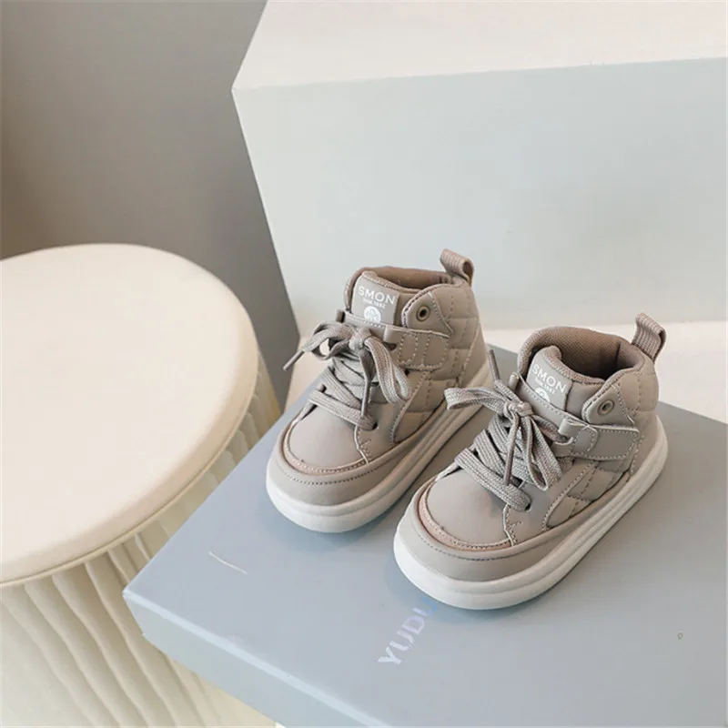 2023 nuove scarpe da bambino autunnali in pelle Toddler Boys Girls Sneakers High-help Outdoor Tennis traspirante Fashion Little Kids Sneakers