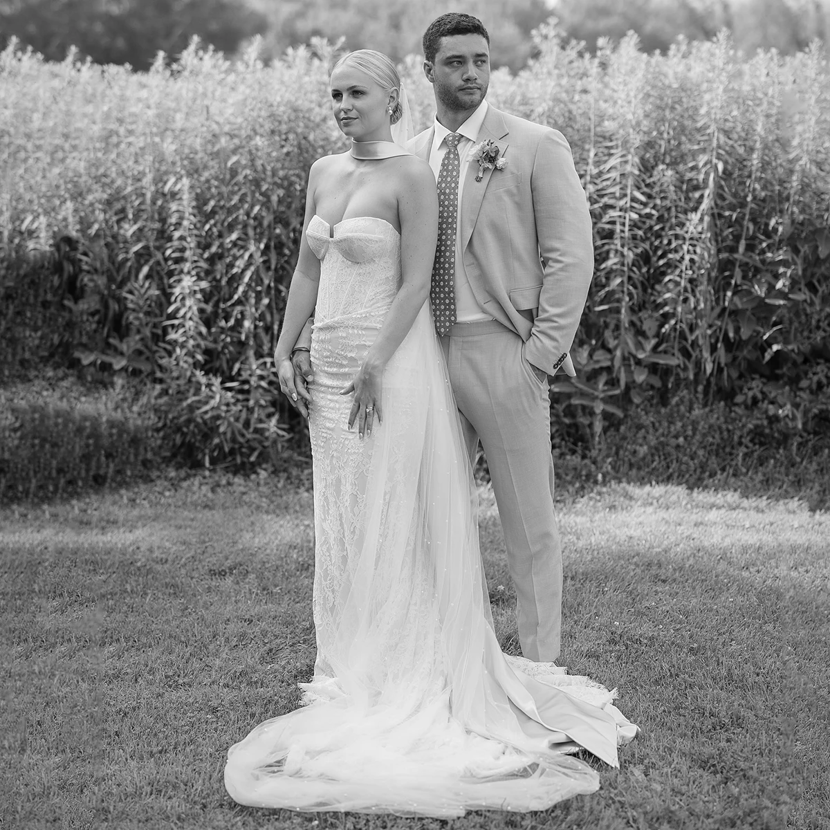 Sweetheart Fitted Wedding Dress Plus Size Customized Strapless Satin Neck Scarf Corset Tight Allover Lace Boned Bridal Gowns