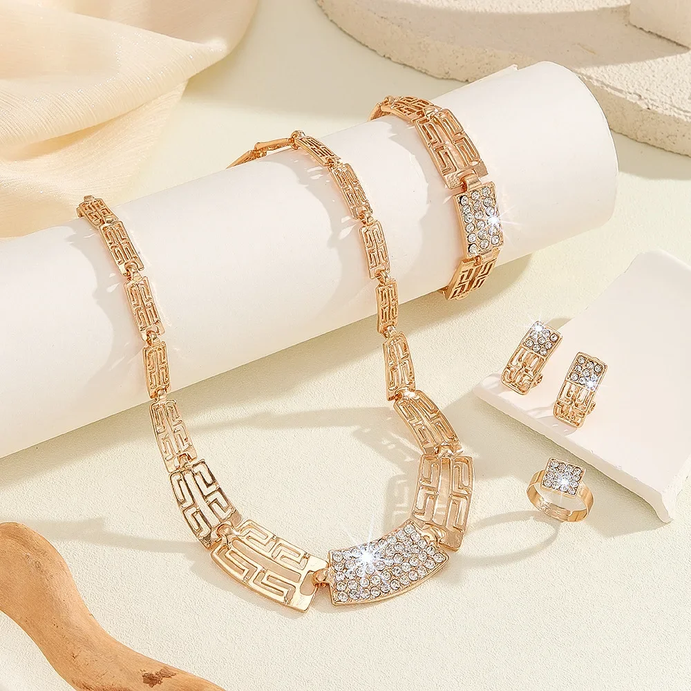 السيدات مجوهرات الزفاف مجموعة الماس دائرة قلادة أقراط خواتم أساور مجموعة مجوهرات تصميم جوفاء السيدات مجموعة مجوهرات كلاسيكية