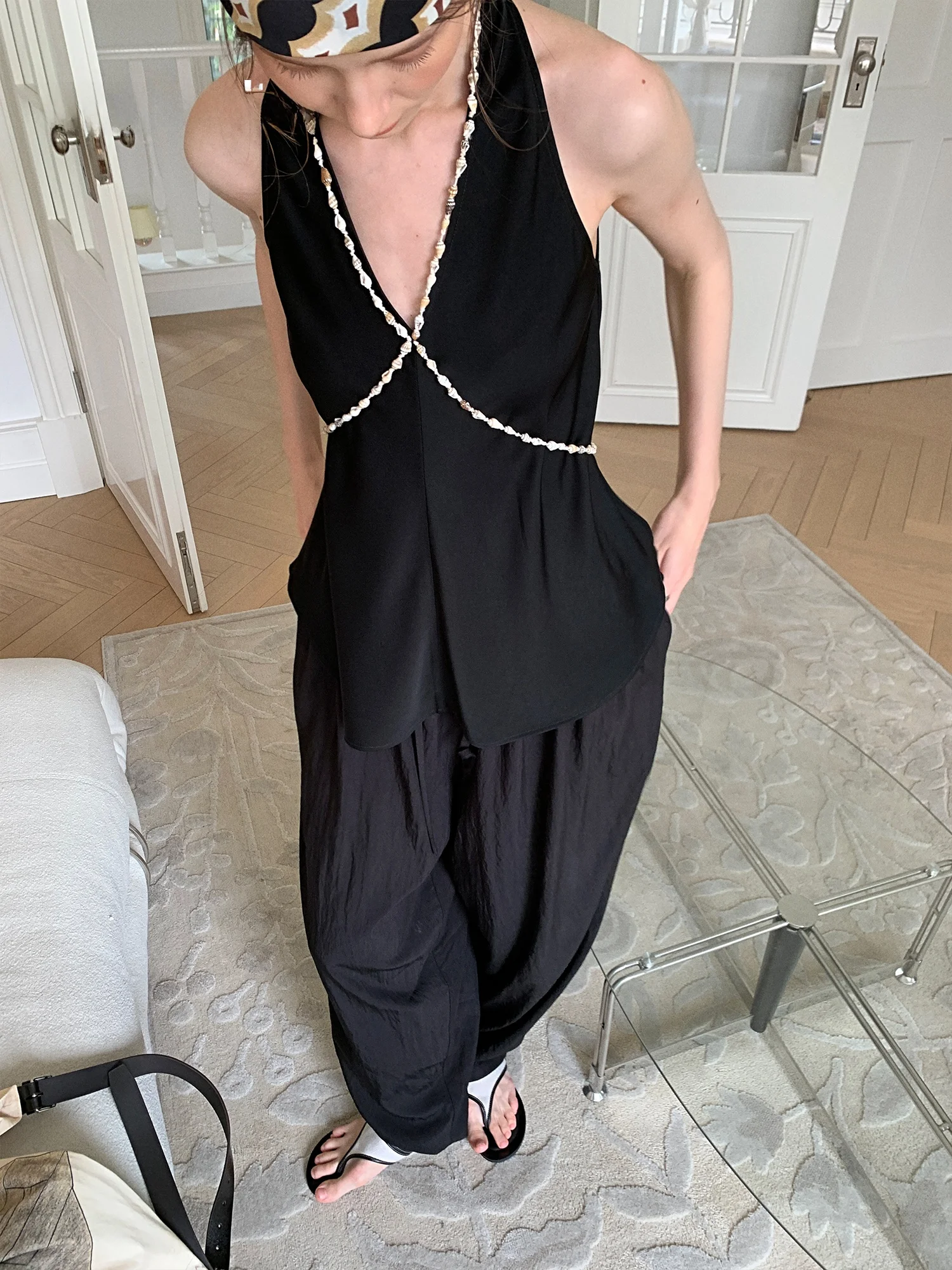 

Женский свободный жилет Taco Studios ручной работы с декоративным перламутровым ацетатным атласным верхом и оригинальным дизайном выреза на шее