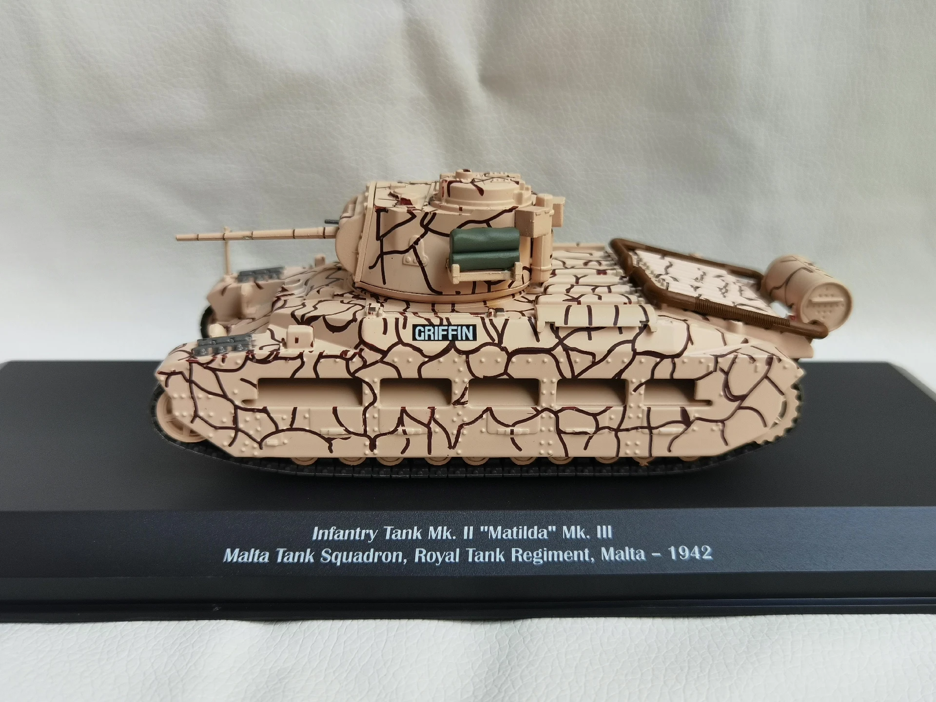 Diecast IXO 1/43 Scale INFANTRY TANK MK II 1942 Tank Body Alloy Accessories Plastic E8 Alloy Car Model