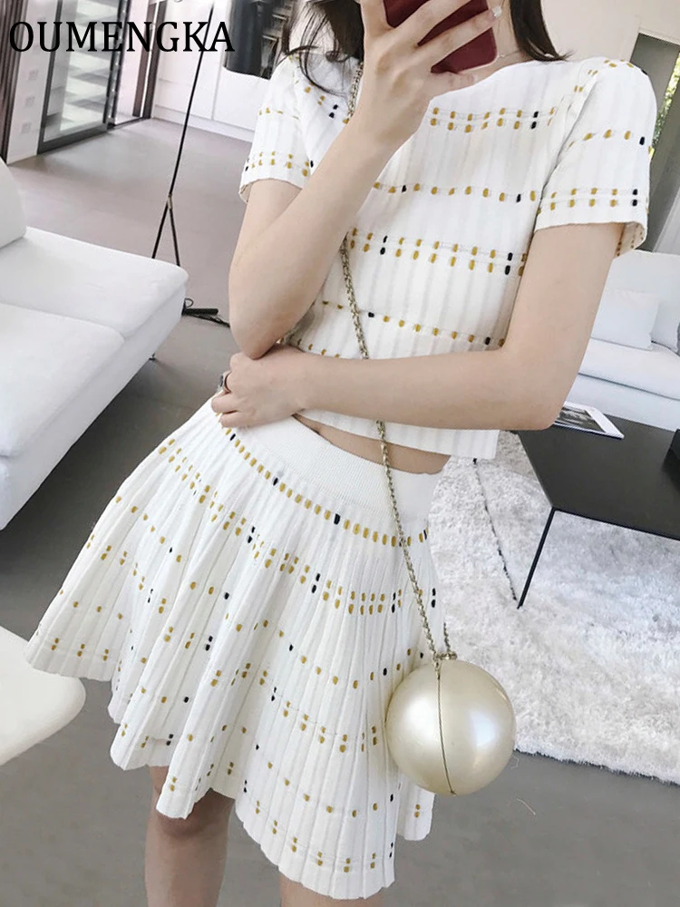 

OUMENGKA женский летний вязаный топ с круглым вырезом и короткими рукавами из 2 предметов и трикотажная плиссированная юбка, повседневный наряд, комплект из 2 предметов