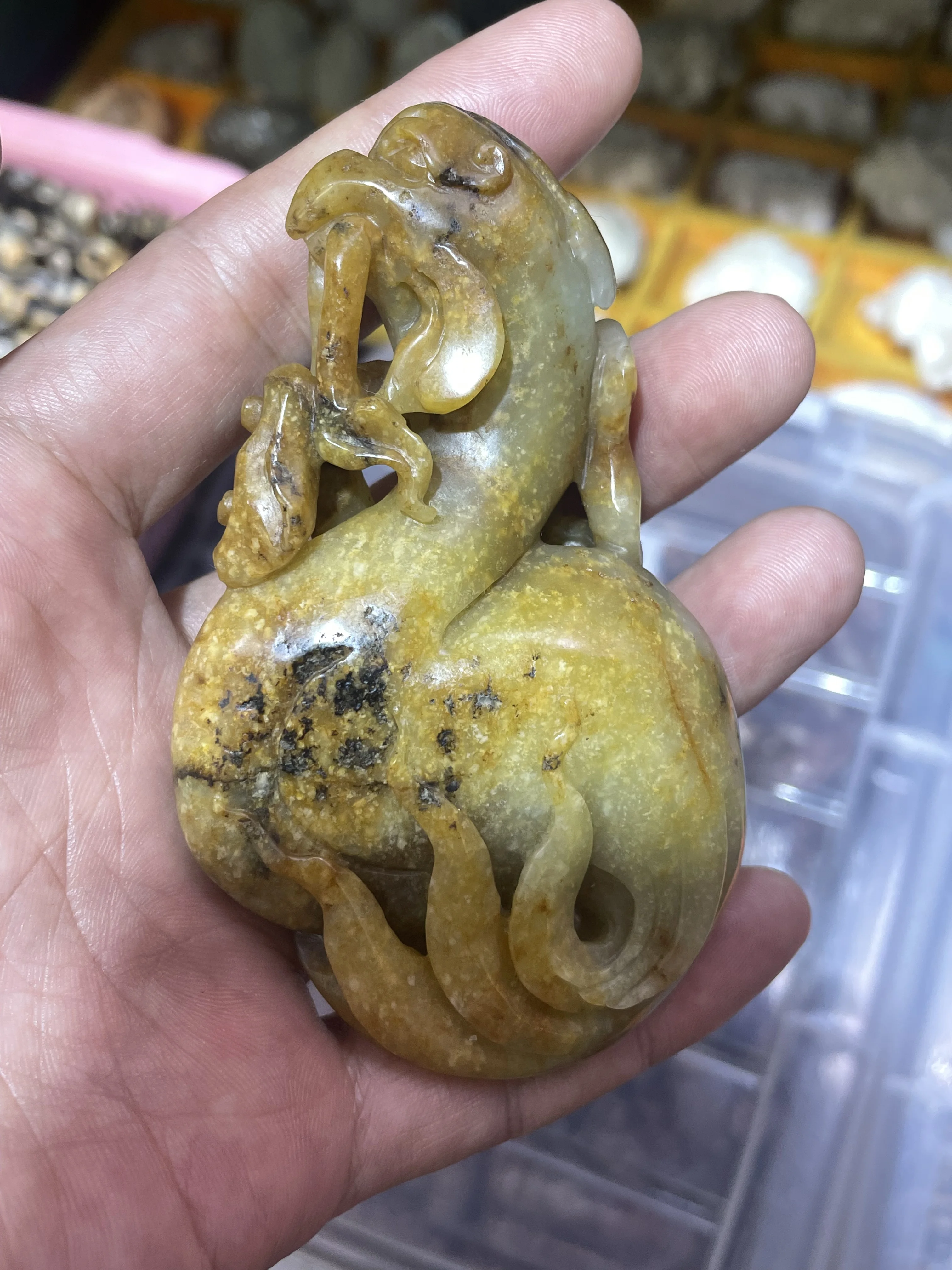 

Big Treasure Chinese Vintage Hetian Old Jade Nirvana Phoenix Bird Holding Linzhi Hand Prayer Carving Amulet Timestown 20201126A