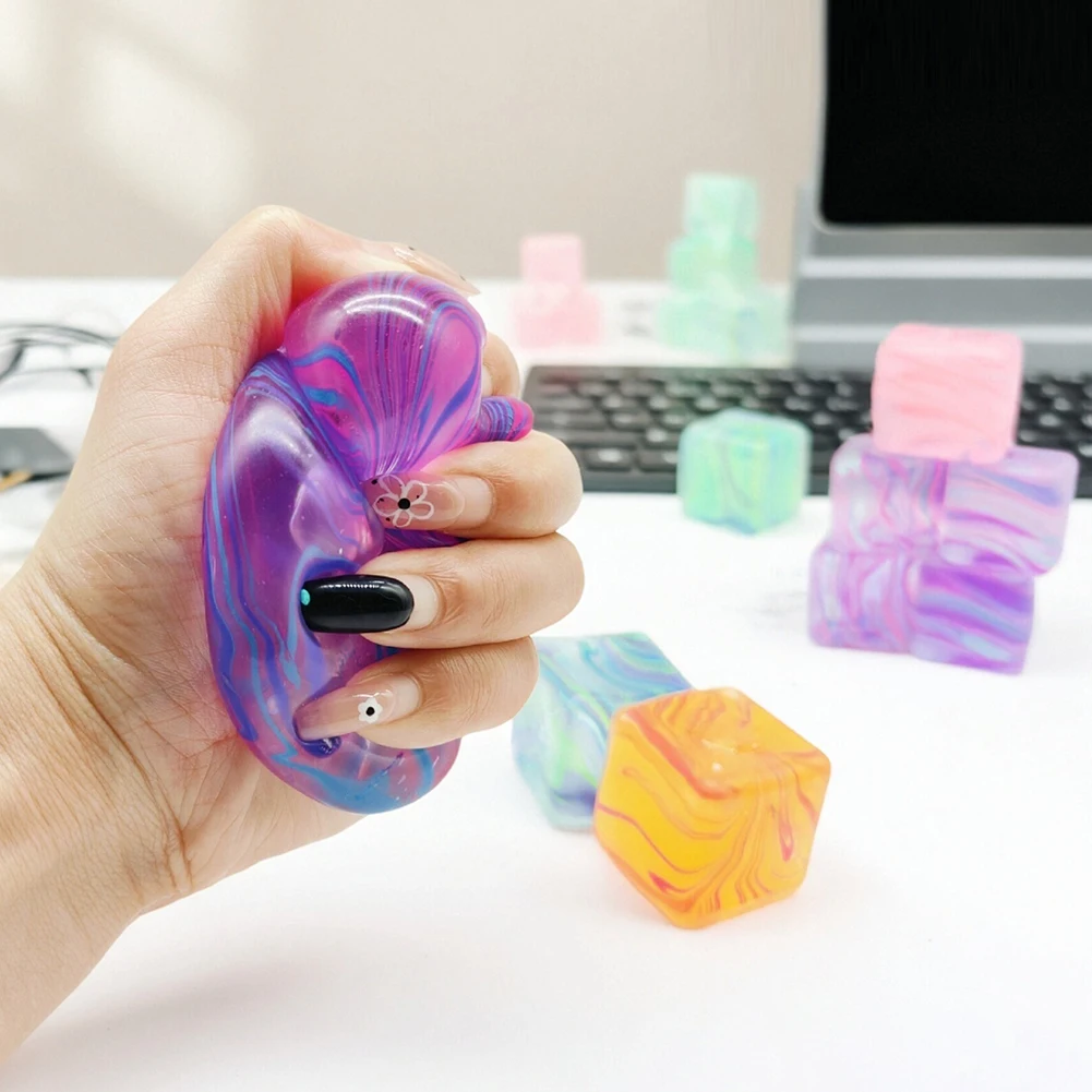Giocattolo da spremere antistress per cubetti di ghiaccio per l'ansia Bellissimo design di cubetti di ghiaccio che scorre. Viaggio portatile Fidget-Compagno
