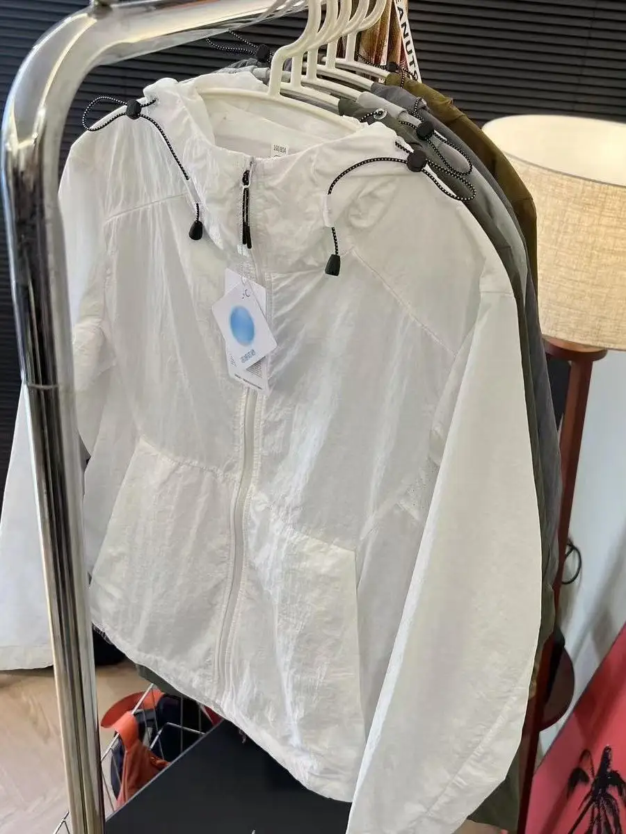 

UPF 50+ Sun Protection Casual Loose Fit Lightweight Breathable Outdoor Clothing for Men And Women Summer Thin Model Coat