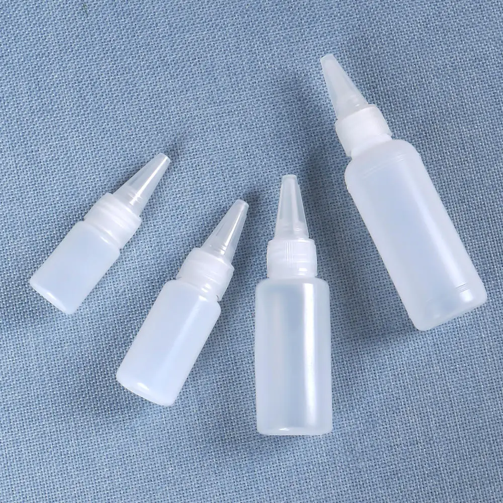 Vidalı kapaklı 10ML/20ML/30ML/50ML boş PE plastik tutkal şişeleri baharat çözeltisi sıkmak sıvı mürekkep yağ damlalıklı şişeler