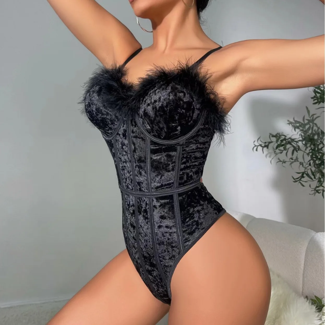 Seksowne damskie body z paskiem spaghetti z piórami kombinezon bez pleców stringi Slim Fit urządzenie do modelowania sylwetki podkoszulki letnia bielizna modelująca Onesie