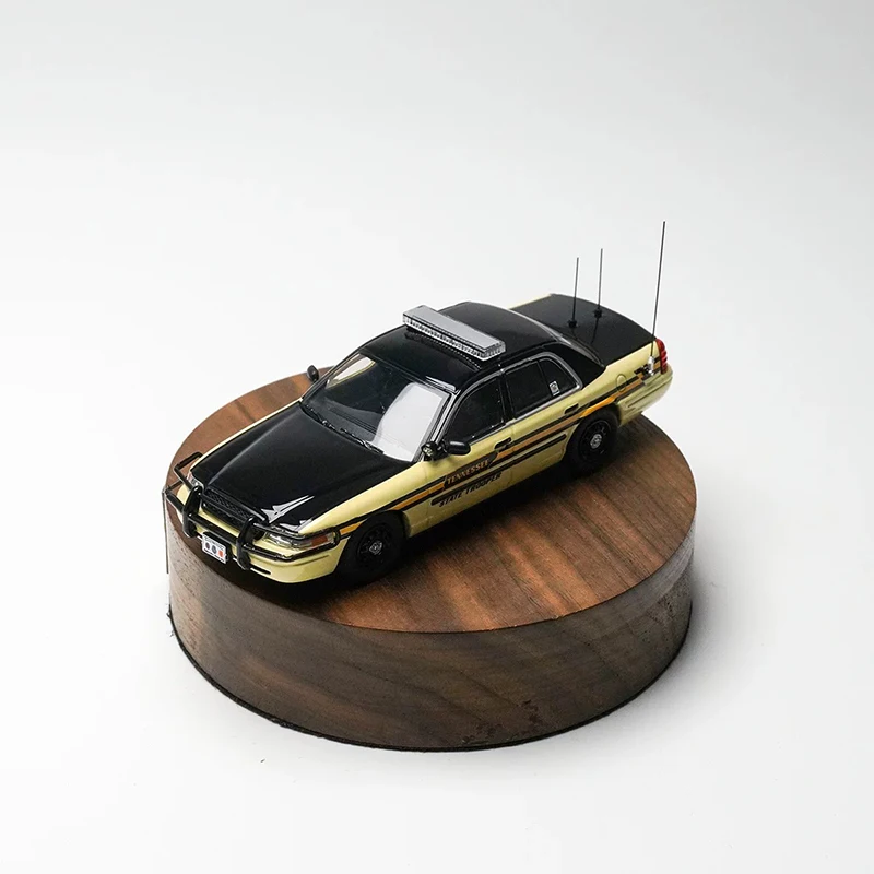 Rollin 1:64 Crown Victoria Alloy Car Model Static Collection Decorated Holiday Gifts Toys