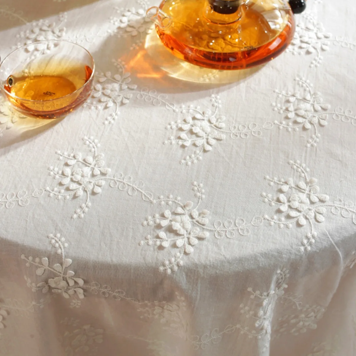 Floral Lace Embroidered Tablecloth Romantic Rectangular White Lace Wave Edge Coffee Table Cover for Wedding Party Dining Decor