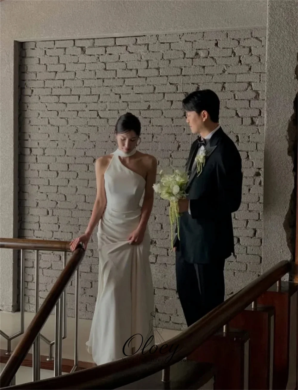 OLOEY Elegant Satin Halter Korea Wedding Dress Photo Shoot Mermaid Sleeveless Bridal Gown Customized Outdoor Wedding Dress