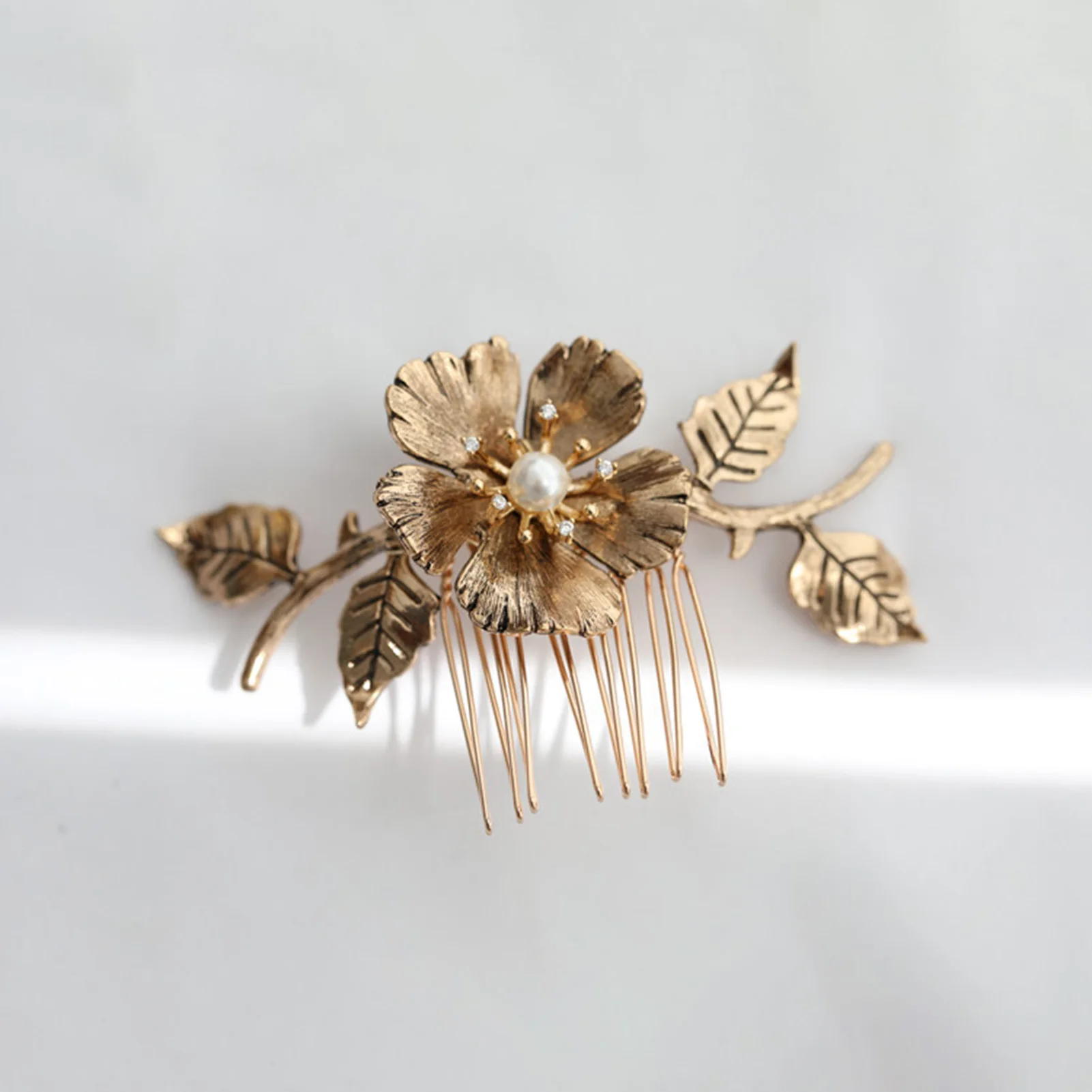 

Gold Color Metal Flower Hair Combs for Bride Wedding Baroque Style Floral Hairpins Pearls Decor Bridal Headdress Hair Jewelry