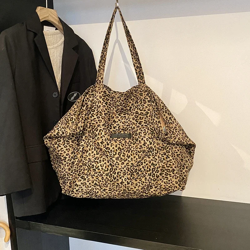 Lona zíper 2024 novo designer bolsa de ombro leopardo impressão grande capacidade popular moda sacola macio simples versátil bolsa