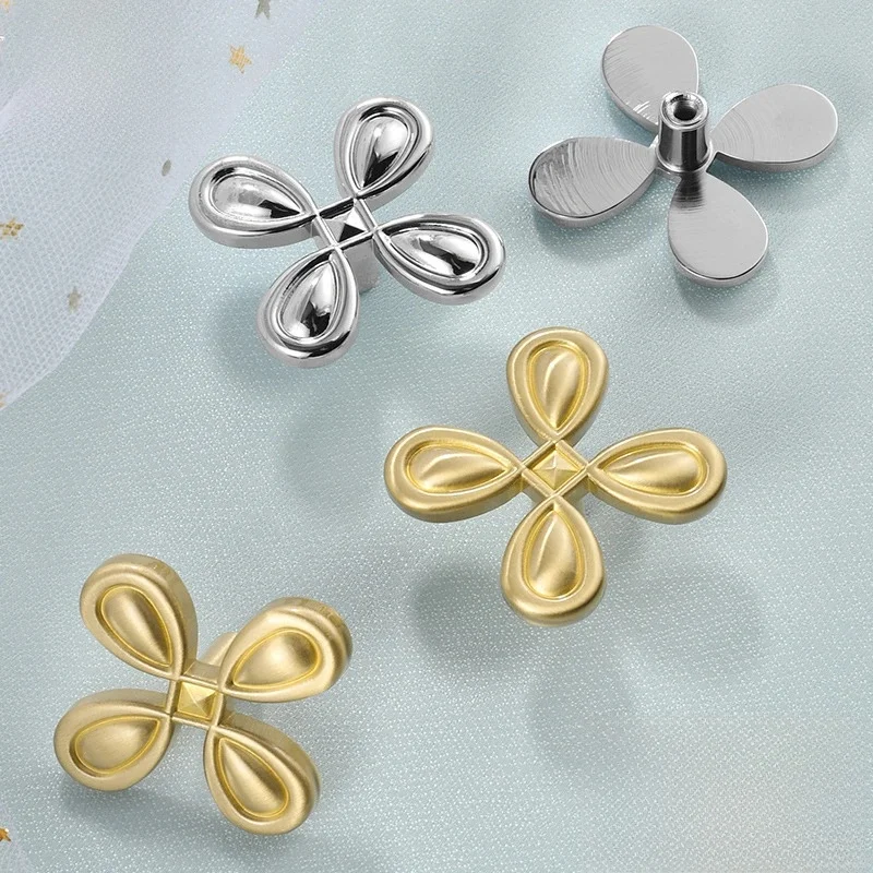 

Gold four-leaf clover brass handle Drawer wardrobe door handle Personality Cabinet door door flower single hole copper handle