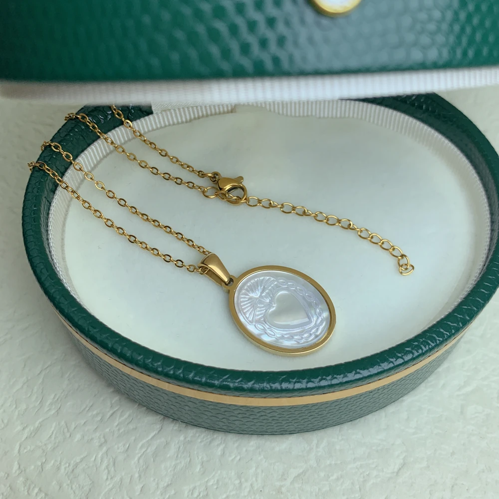 New Stainless Steel Necklace For Women Vintage Oval White Sea Shell Sacred Heart Pendant Charm Necklace Female Jewelry