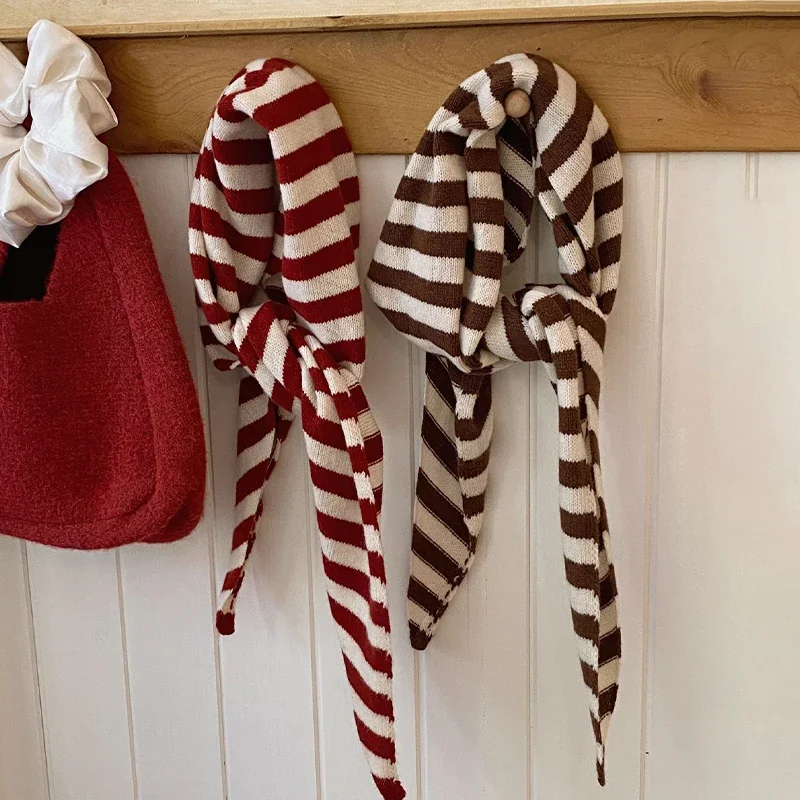 Bufanda triangular a rayas para mujer, pañuelo pequeño tejido para otoño e invierno, bufanda con protección del cuello versátil y cálida a la moda, chal