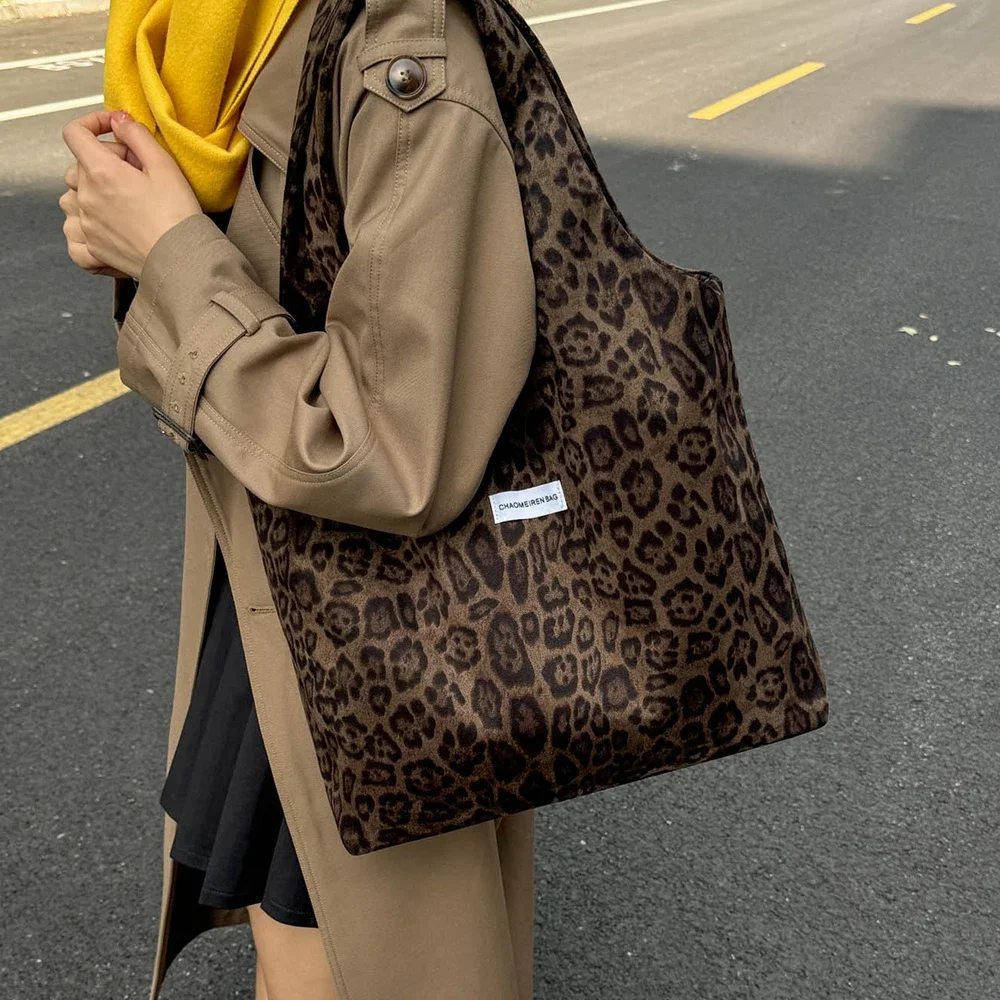 

Large Capacity Leopard Print Bag, Women's New Fashionable and Versatile Shoulder Bag, Simple Retro Casual Commuting Tote Bag