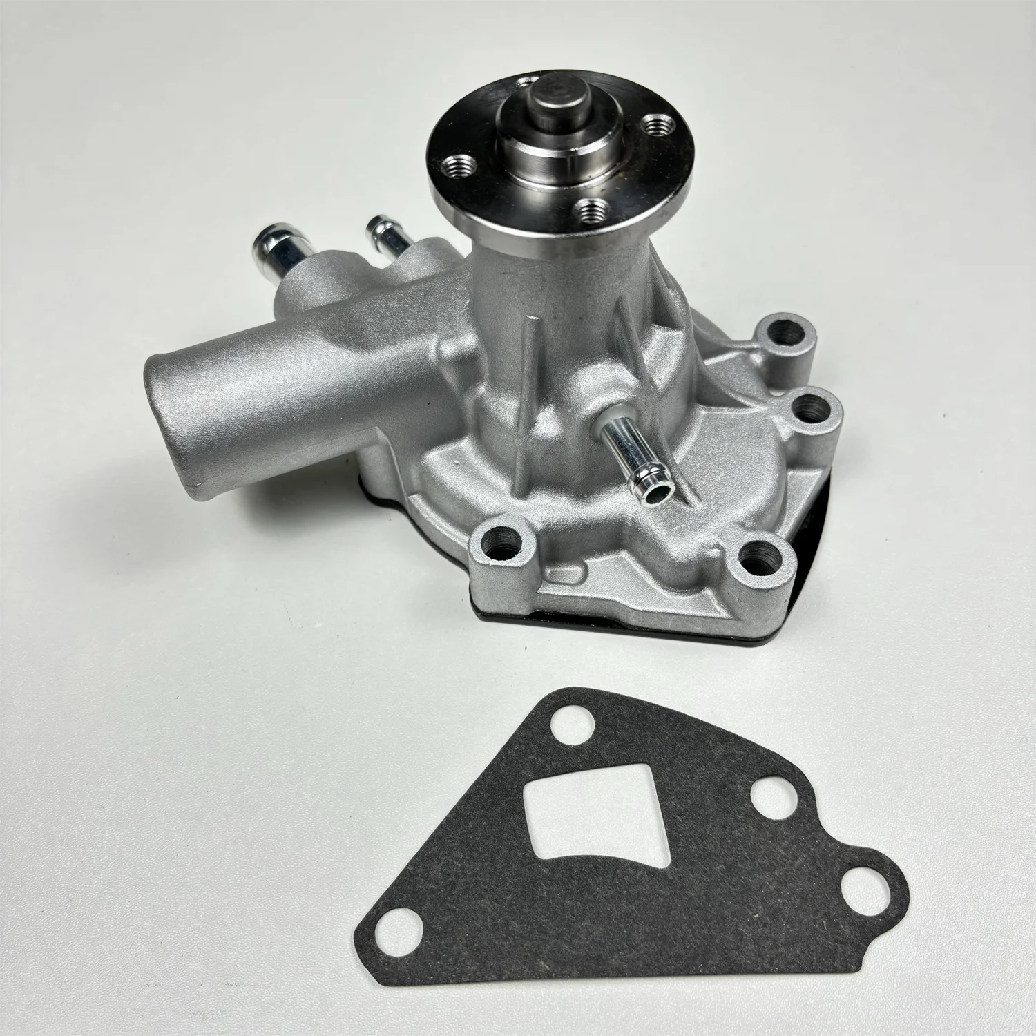 6213-610-004-3H Water Pump 3710285M94 3710285M93 For Massey Ferguson MT225 MT225B MT265B GC1705 engine