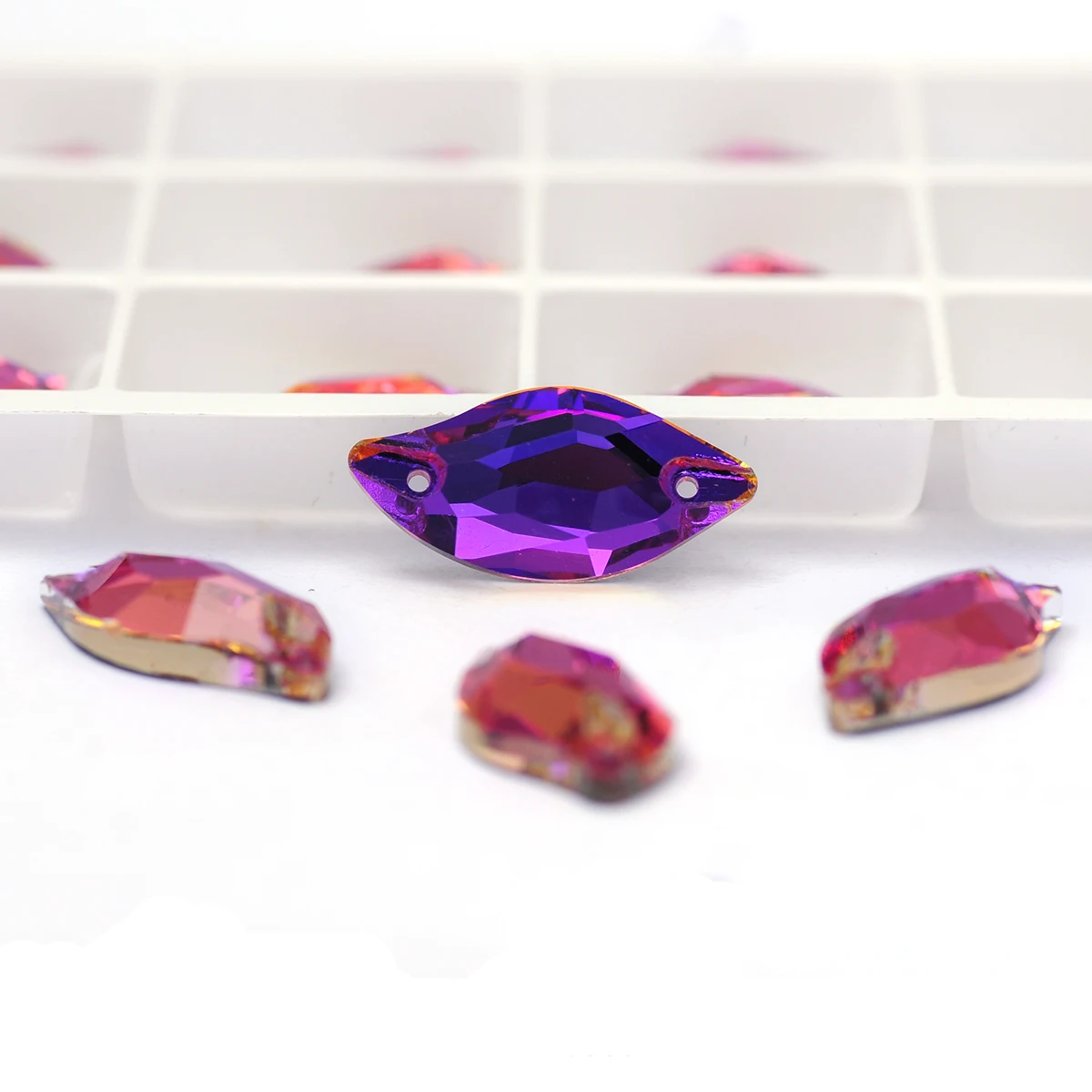 Pubrilex Blattförmige Strasssteine SW Flachkristall mit abgeschrägten Kanten zum Aufnähen für Schmuck und Kleidungsapplikationen – Detail 5