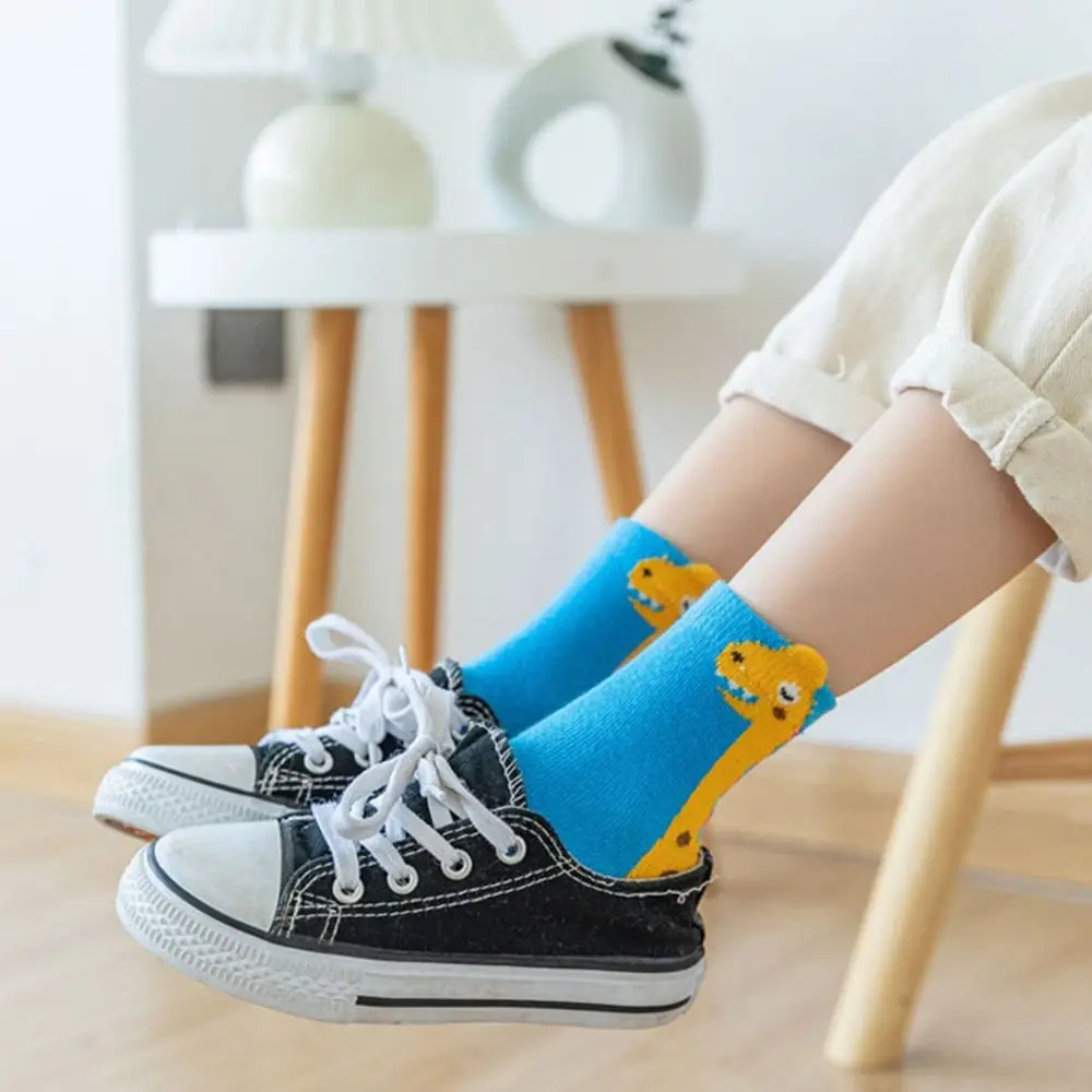 5 Paar Baumwoll-Crew-Socken, atmungsaktiv, Dinosaurier-Muster, Kinder-Socken mit mittlerer Wade, geruchshemmend, bequeme Schulsocken