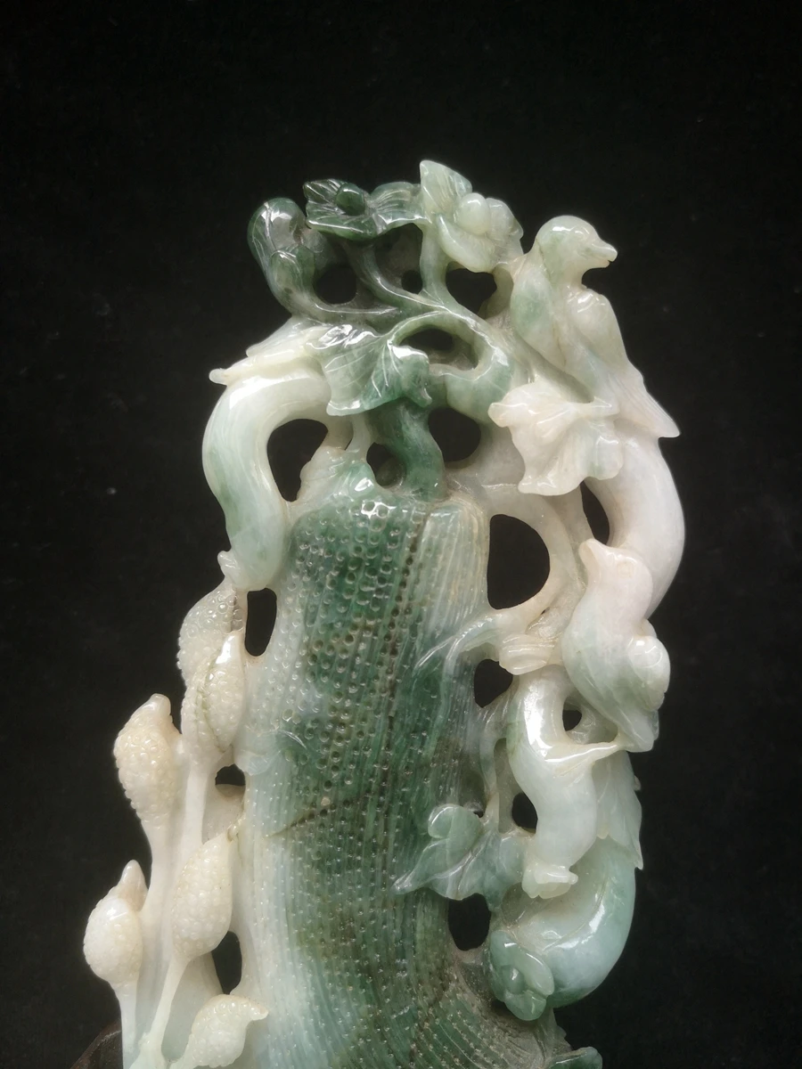 100% Natural Chinese Jade Handcarved Exquisite Luffa Bird Ornament Gift