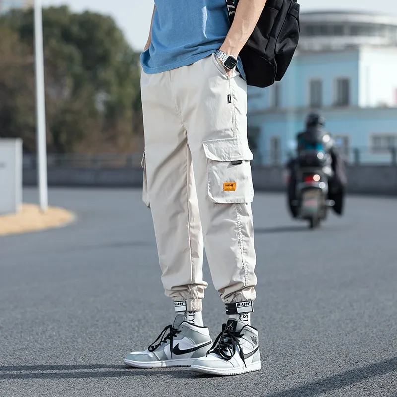 

Мужские рабочие брюки Корейская мода с несколькими карманами Свободные девятиминутные рабочие брюки на шнурке Повседневные повседневные спортивные штаны Брюки-карго