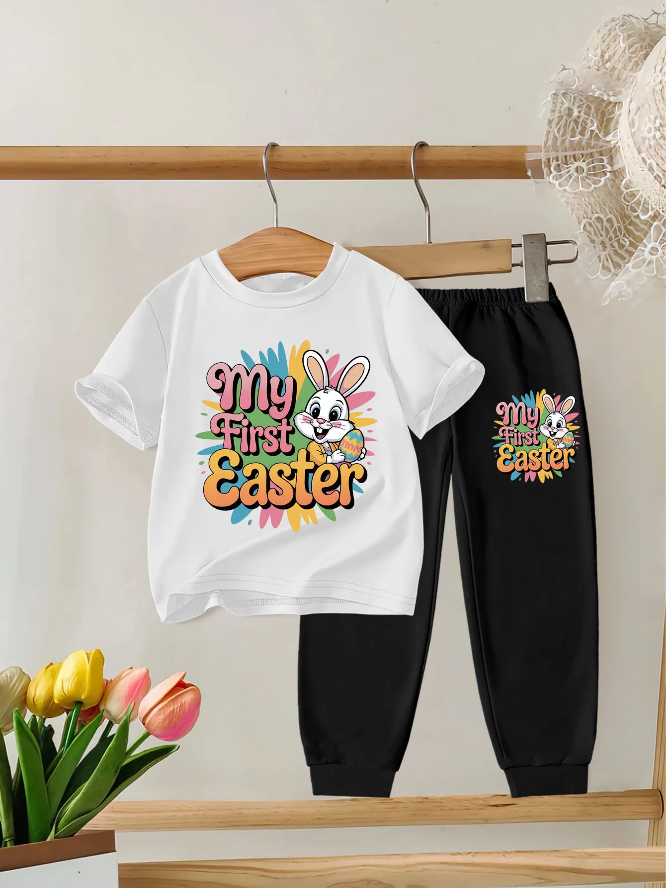 

2 предмета: милый и повседневный комплект спортивных штанов с круглым вырезом и короткими рукавами для девочек на Пасхальной тематике с принтами мультяшного кролика