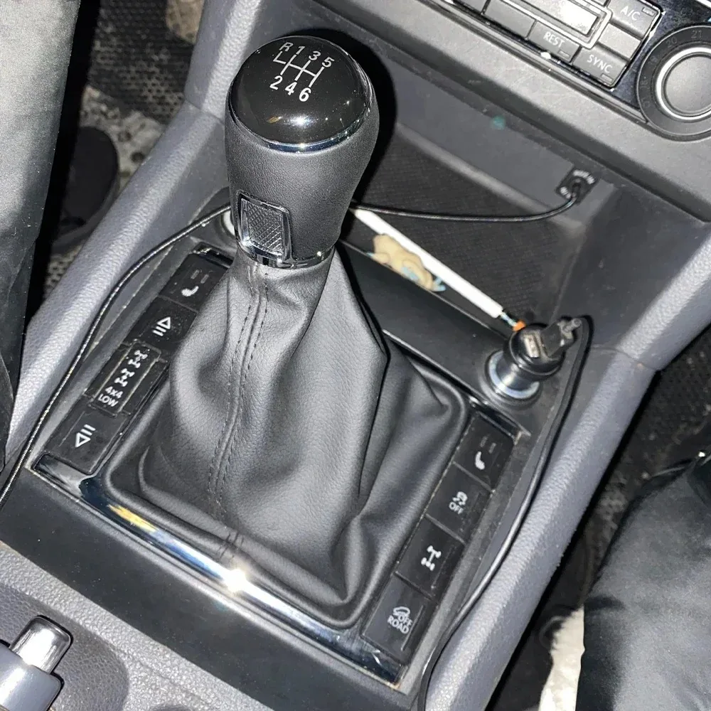 Nuevo perilla de palanca de cambios de coche para Volkswagen VW Amarok 2010-2022 palanca Manual de 5/6 velocidades con piezas de maletero de cuero accesorios para automóviles