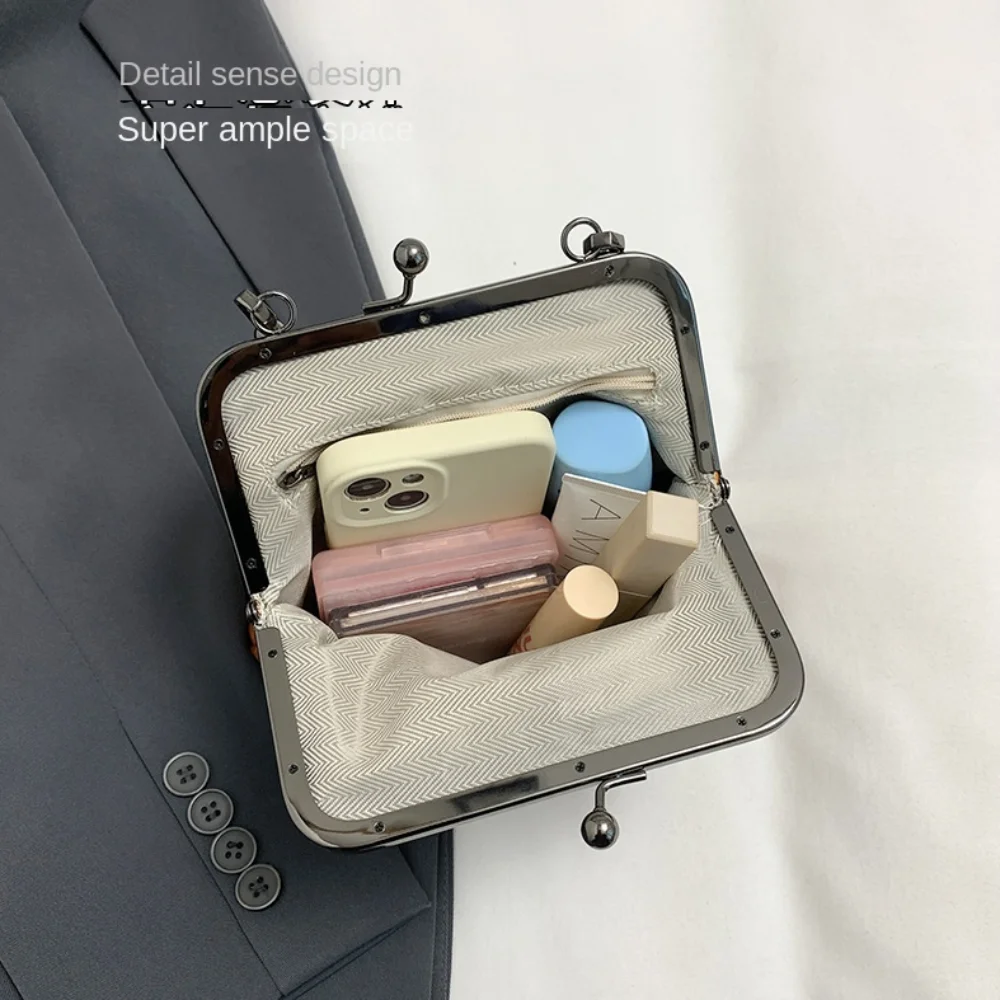 حقيبة كتف أنيقة بقفل قبلة من جلد البولي يوريثان بسعة كبيرة على الطراز الصيني حقيبة كروس بلون سادة حقيبة يد نسائية كلاسيكية #1