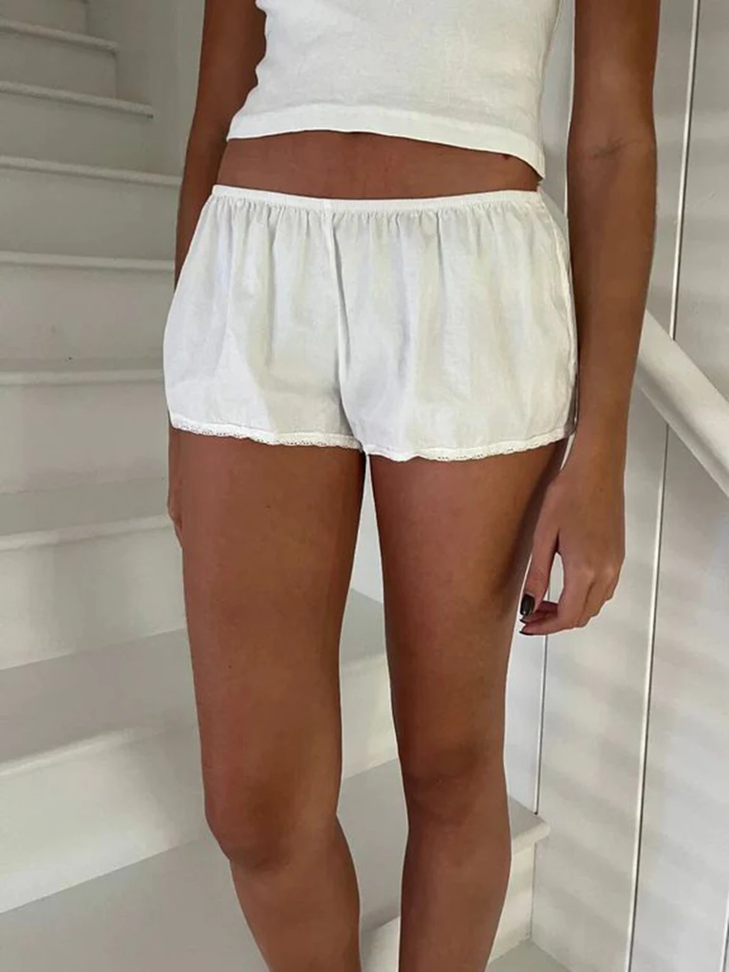 Pantaloncini con rifiniture in pizzo donna estate elastico in vita bianco semplice Casual pantalone corto dolce carino Y2k pantaloni intimo in cotone per la casa